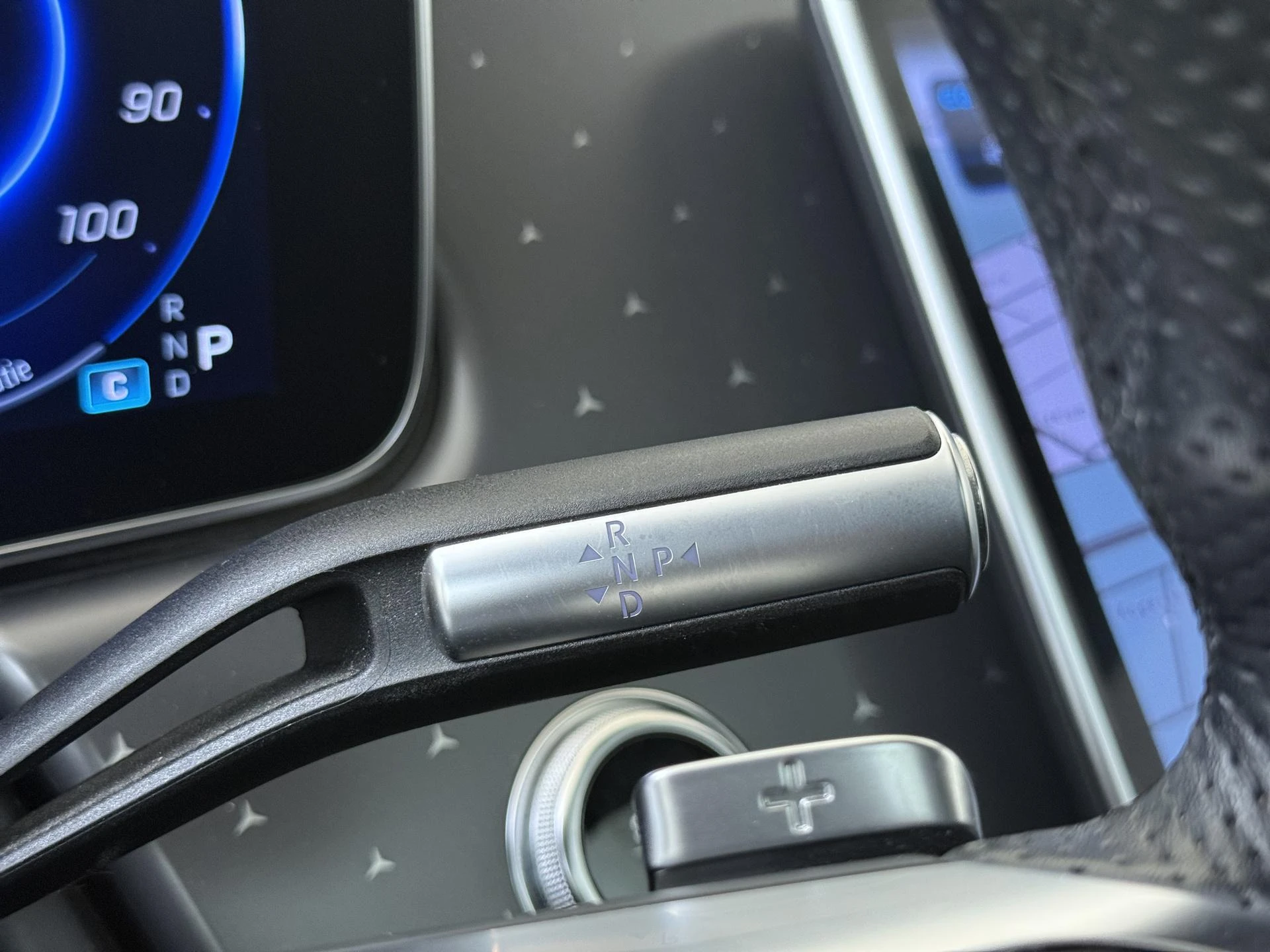 Mercedes-Benz-EQS-image-13