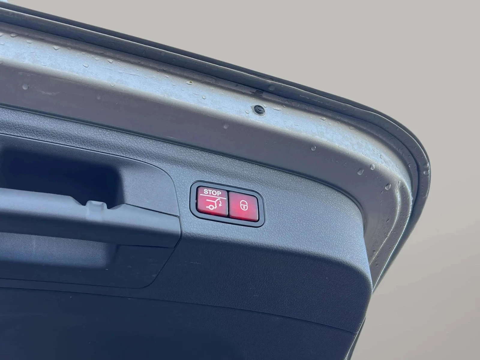 Mercedes-Benz-GLE-image-21