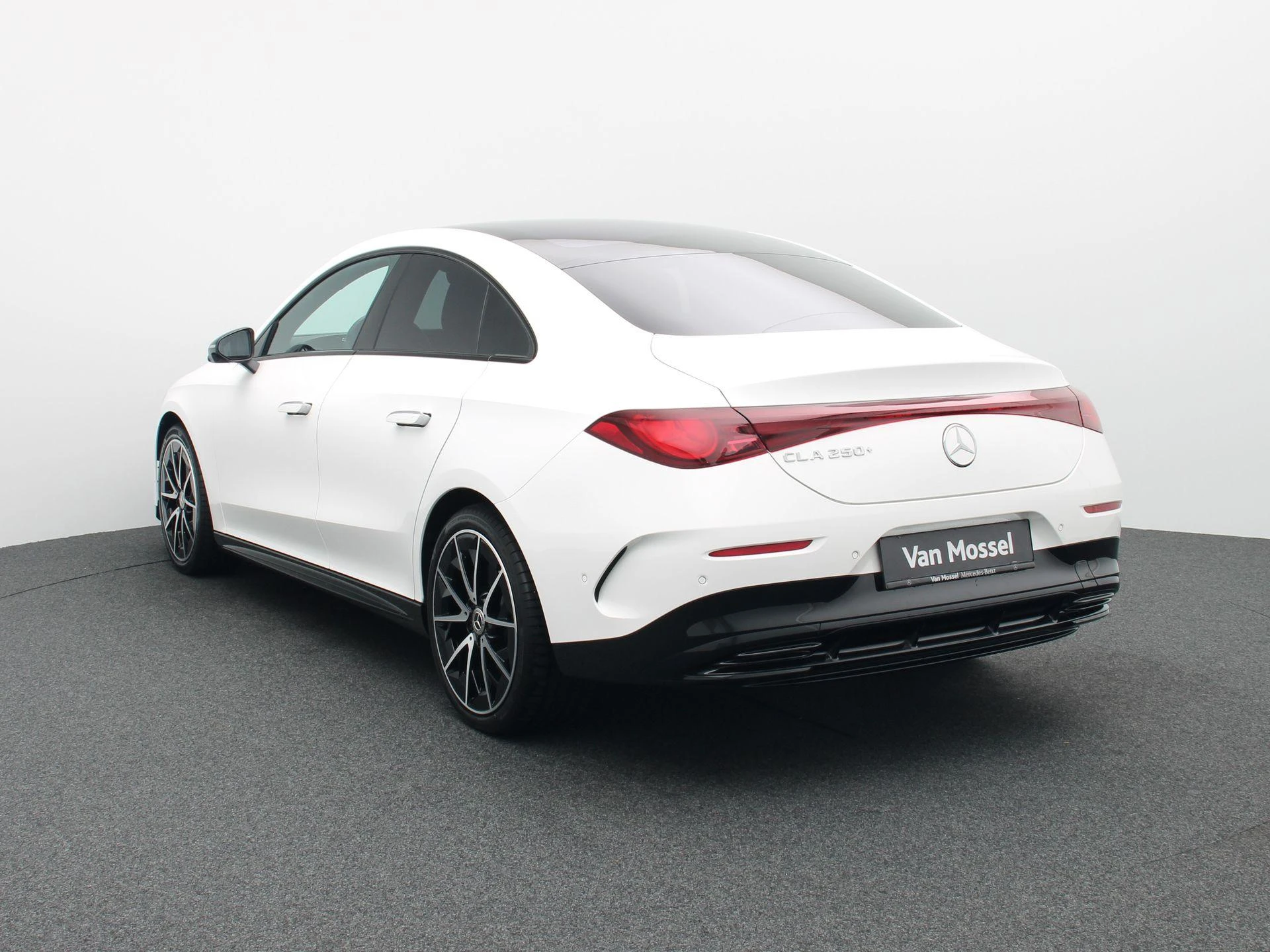 Mercedes-Benz-CLA-image-2