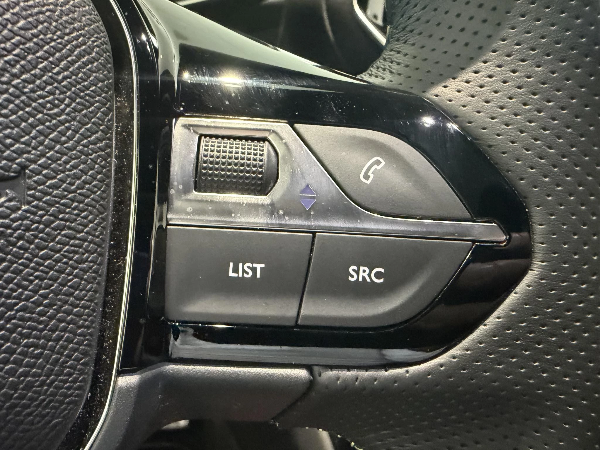 Peugeot-e-2008-image-13