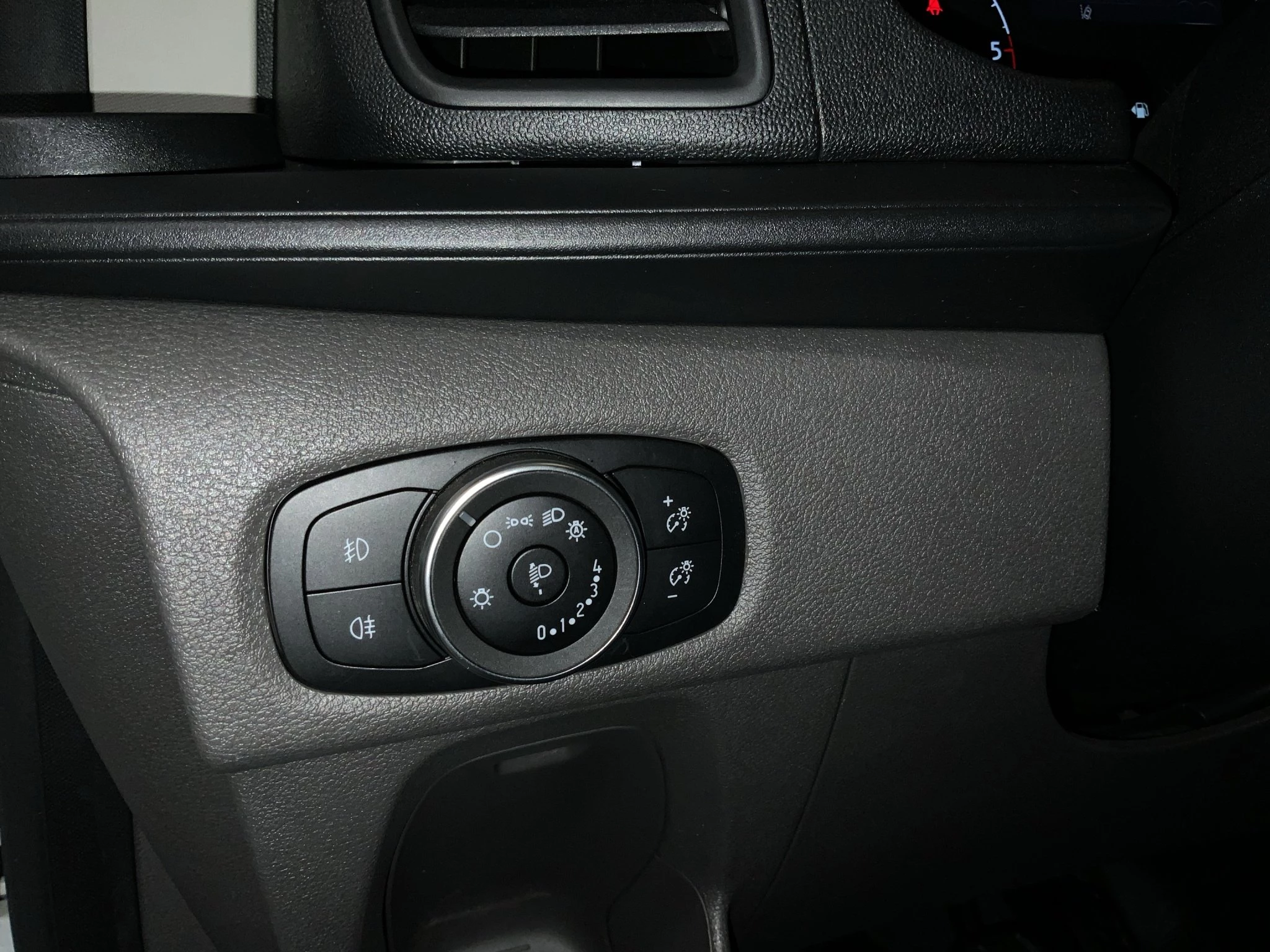 Ford-Transit Custom-image-19