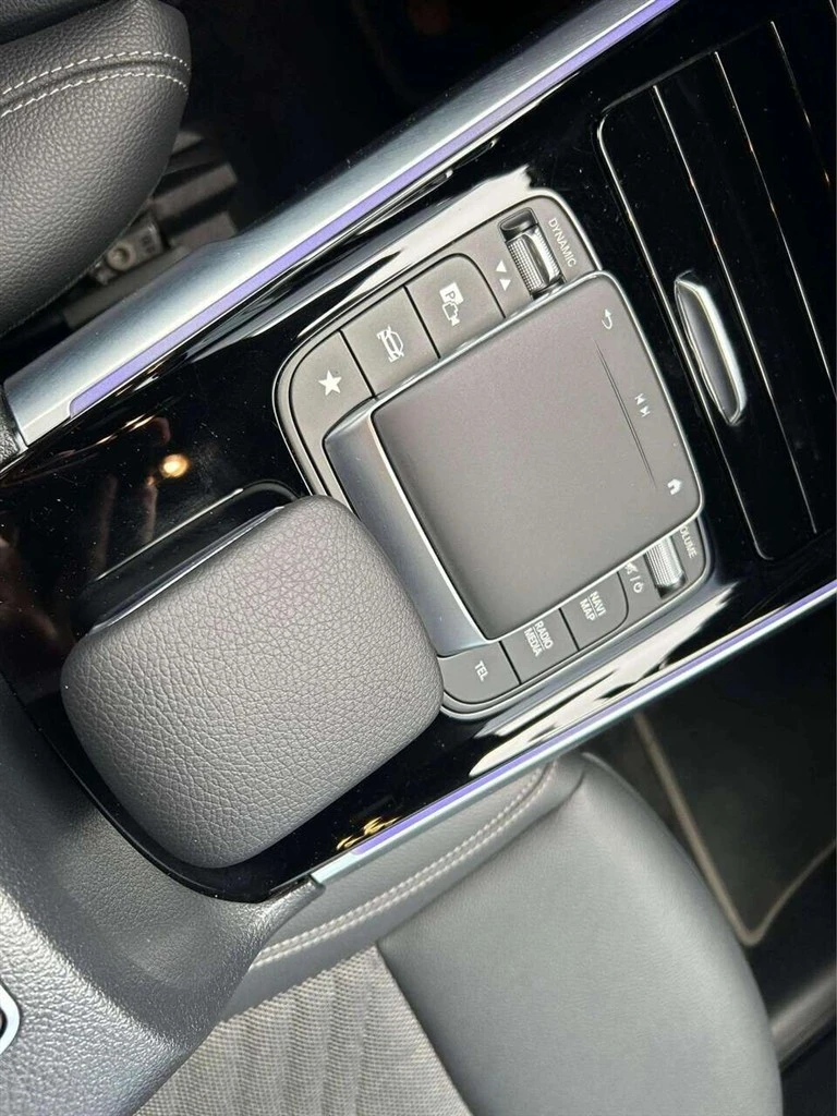 Mercedes-Benz-EQB-image-17