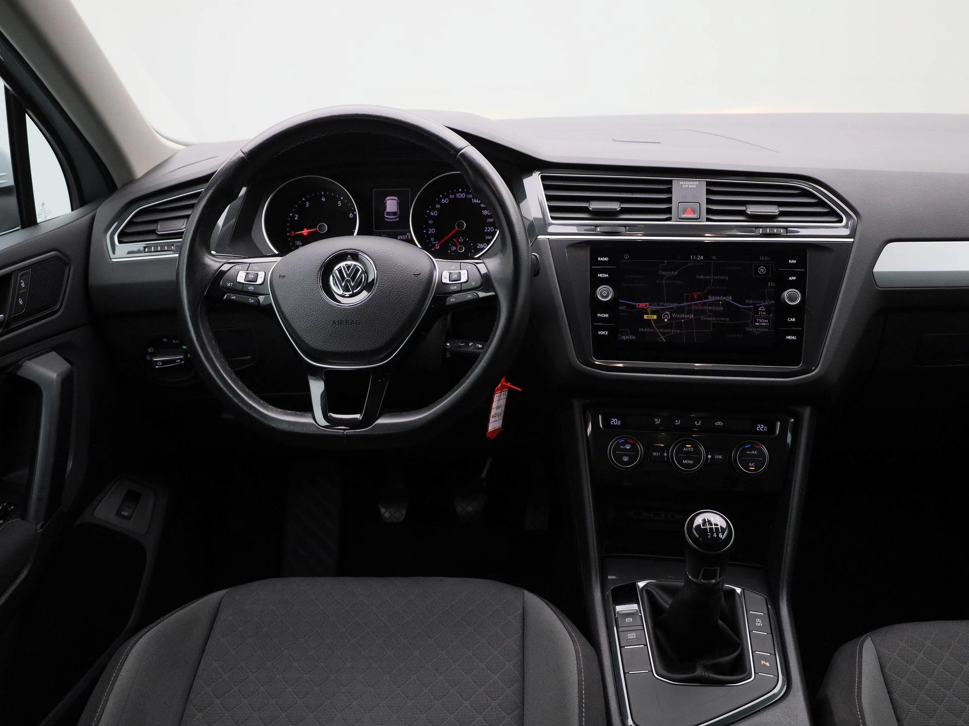 Volkswagen-Tiguan-image-6