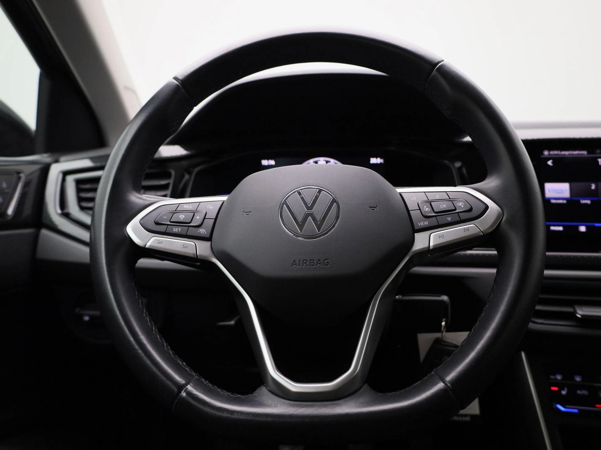 Volkswagen-Polo-image-6