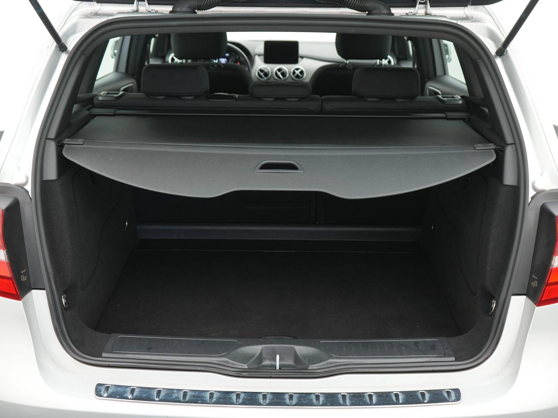 Mercedes-Benz-B-Klasse-image-30