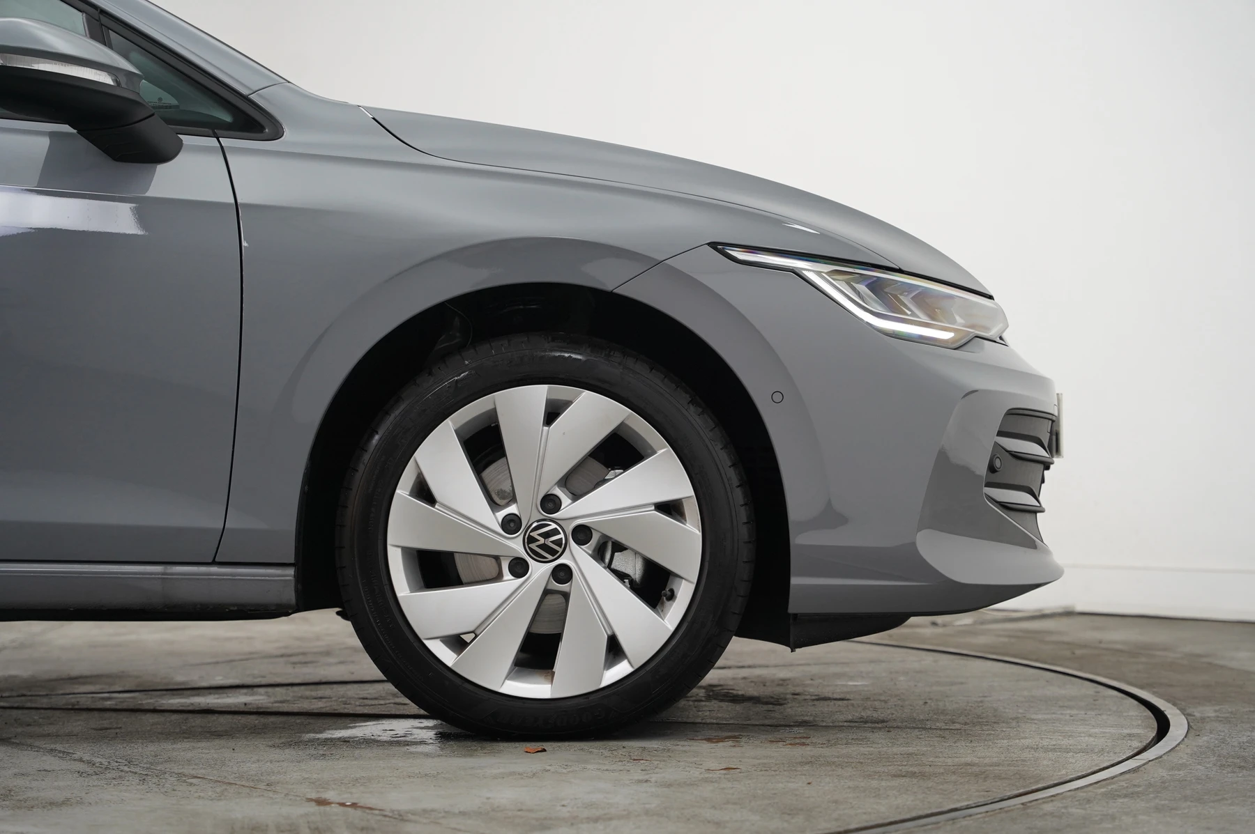 Volkswagen-Golf-image-33