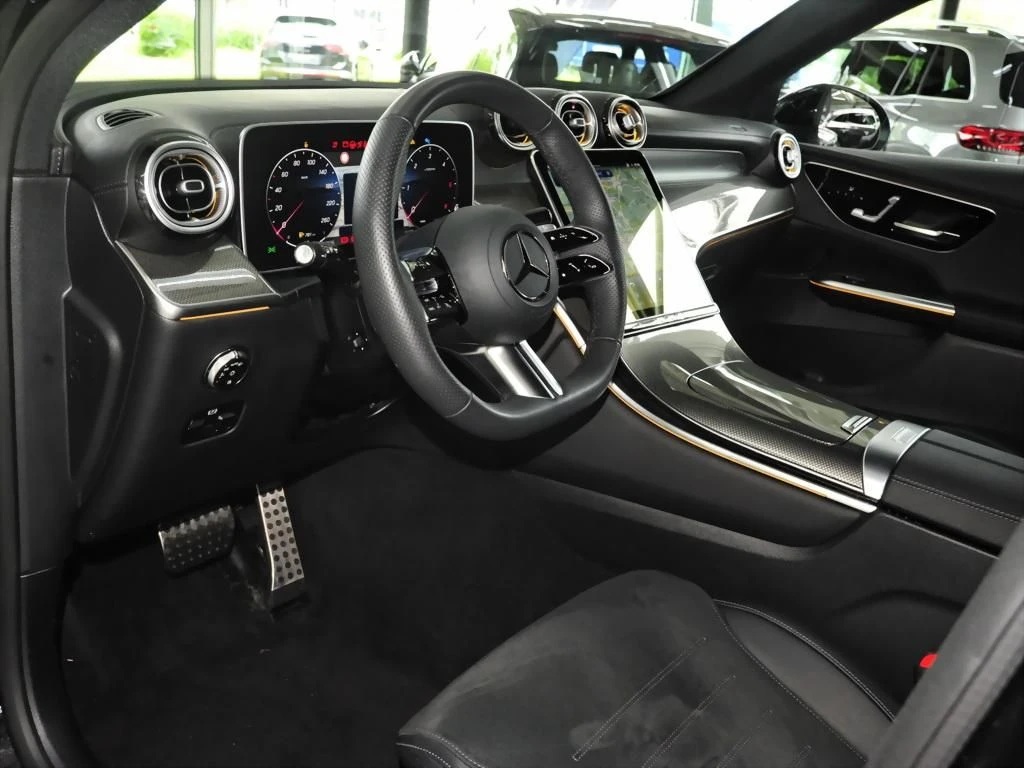 Mercedes-Benz-GLC 300 d-image-7