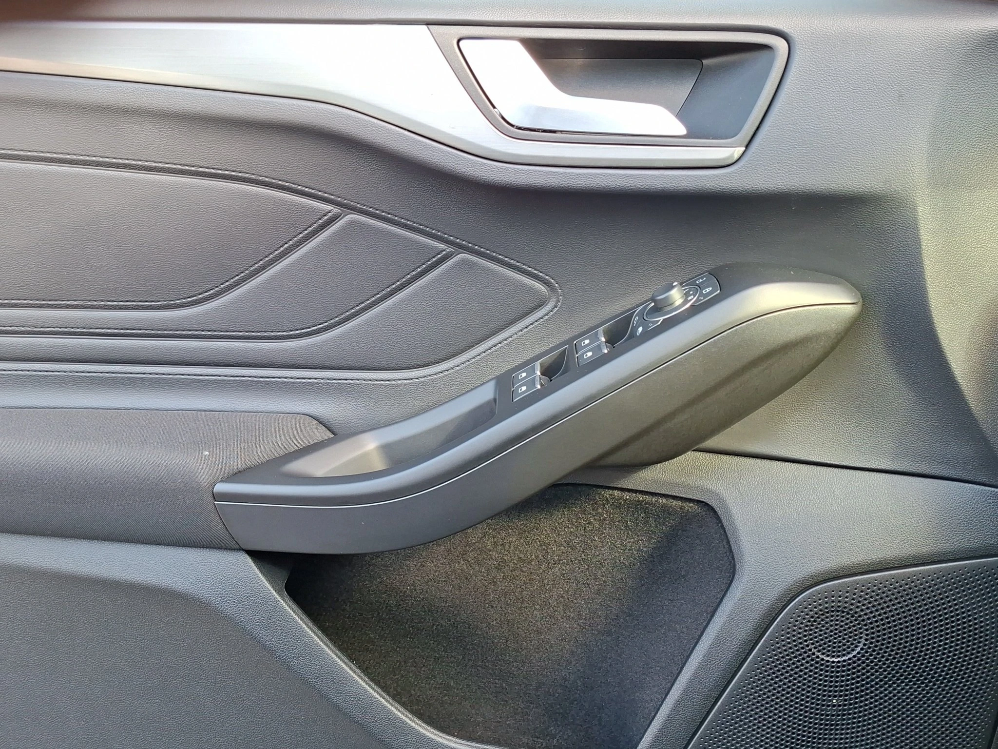 Ford Focus Titanium Turnier 1.0 EB LED | GJR | RFK | SHZ | PDC | LMF | Navi