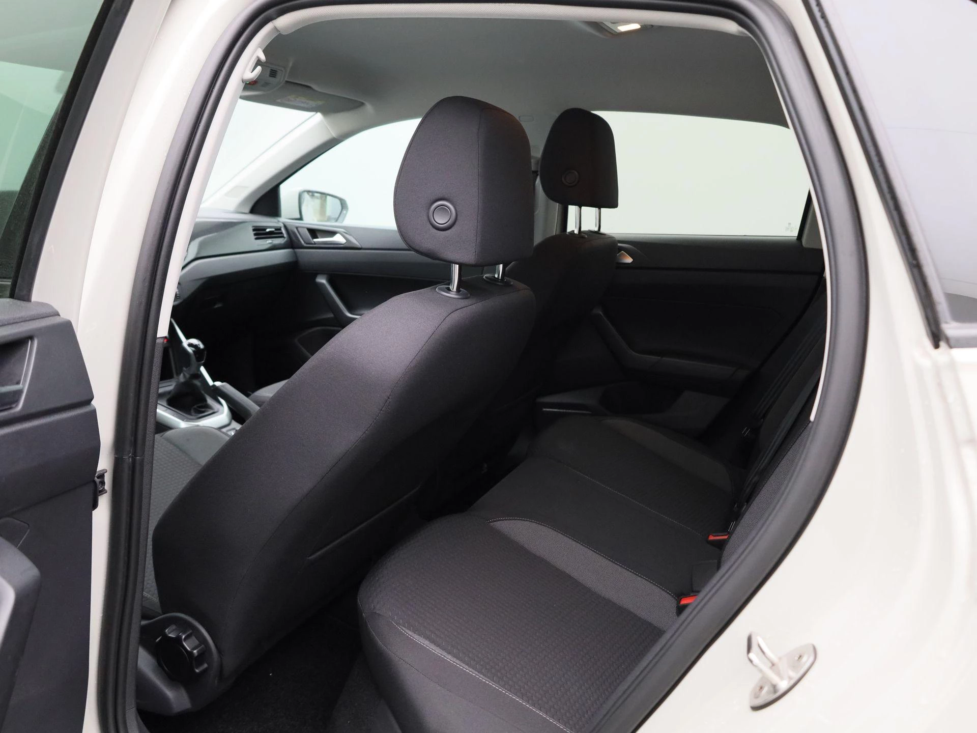 Volkswagen-Polo-image-9