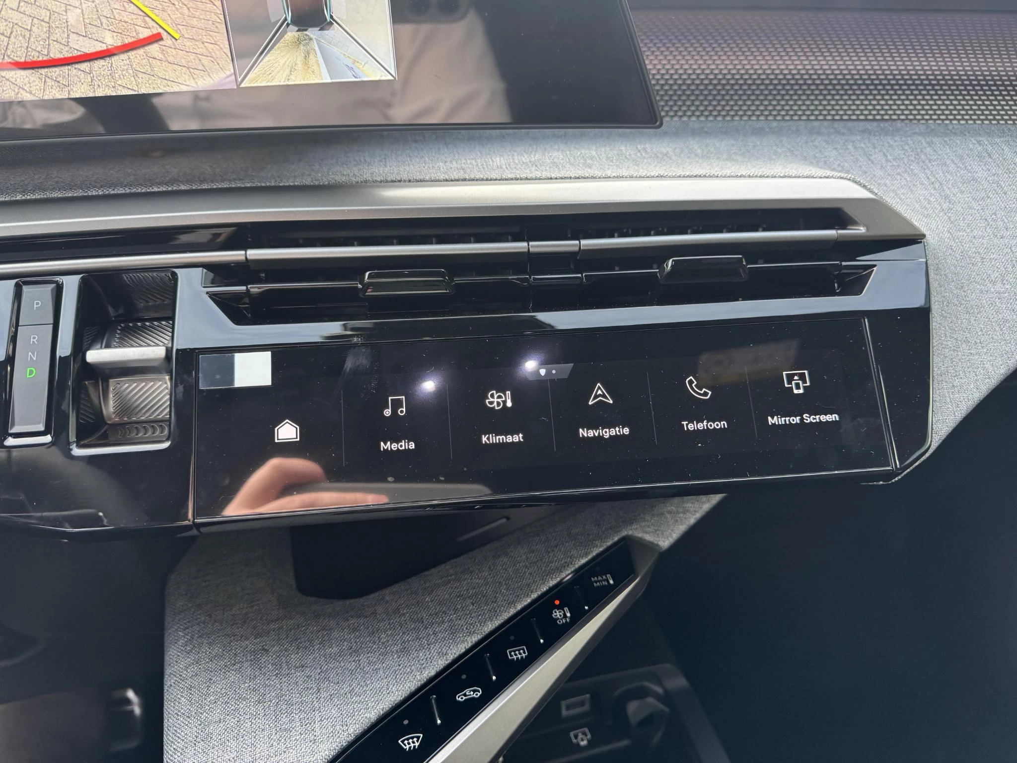 Peugeot-e-5008-image-13