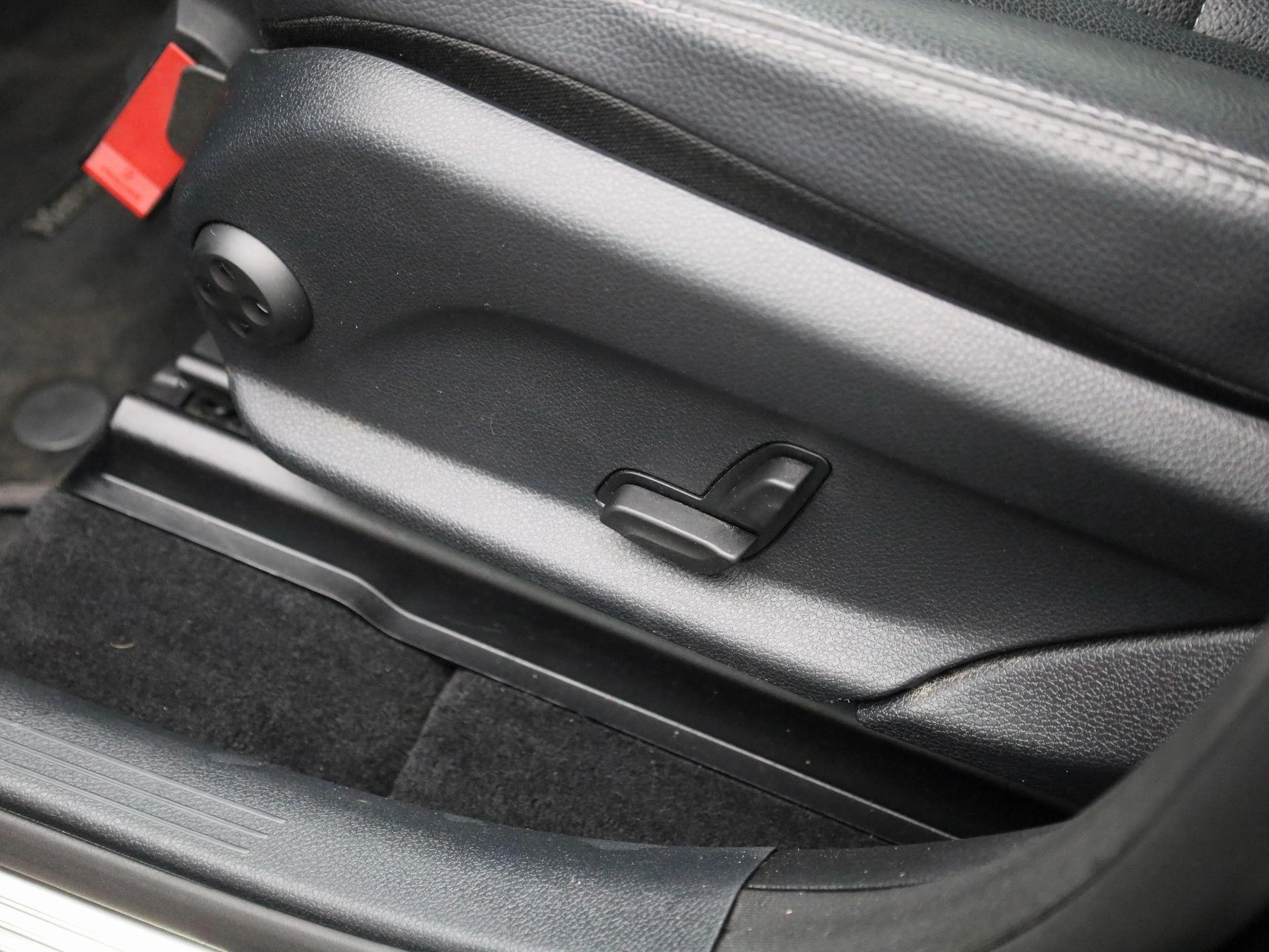 Mercedes-Benz-GLC-image-31
