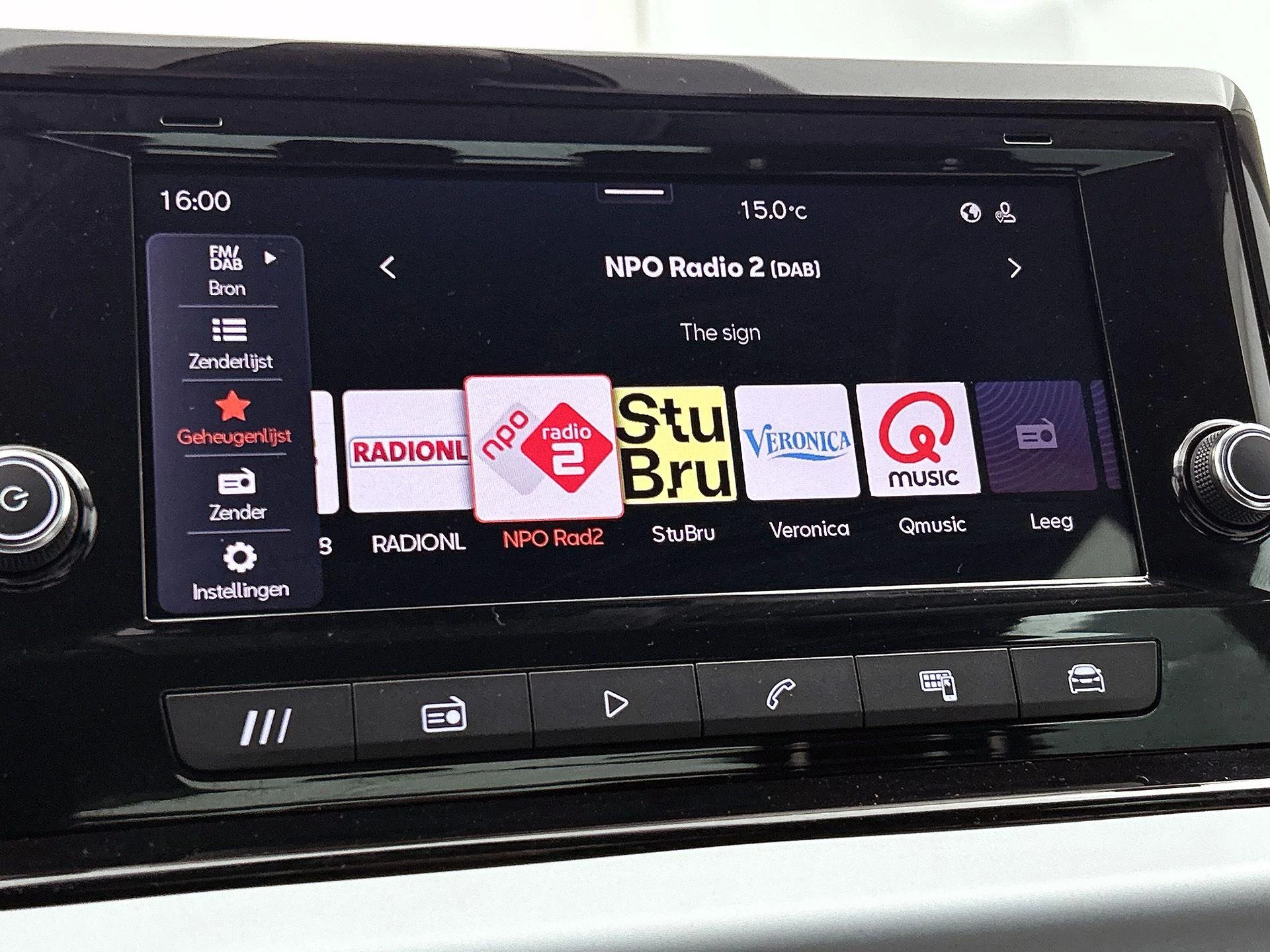 SEAT-Arona-image-6