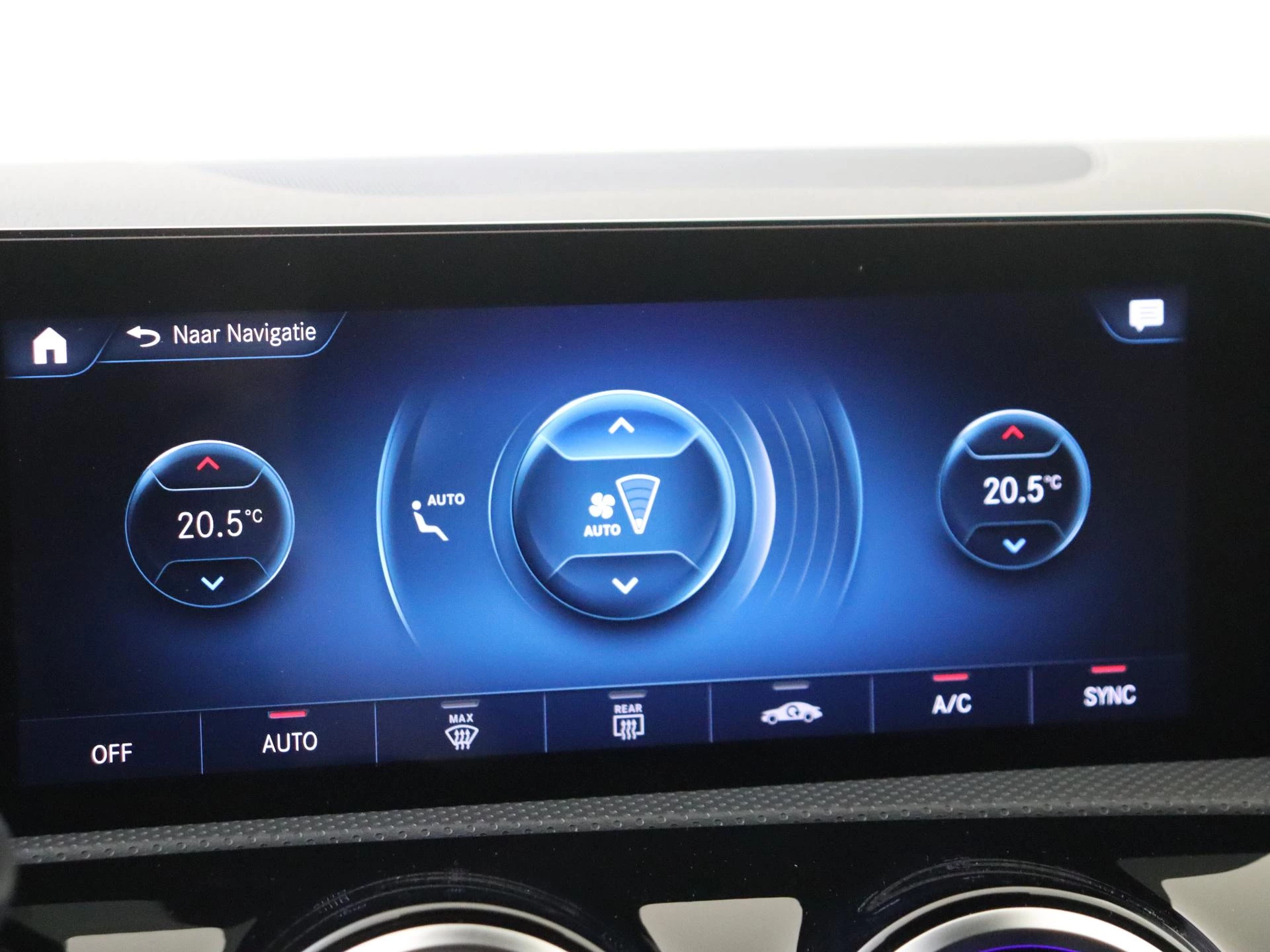 Mercedes-Benz-CLA-image-17