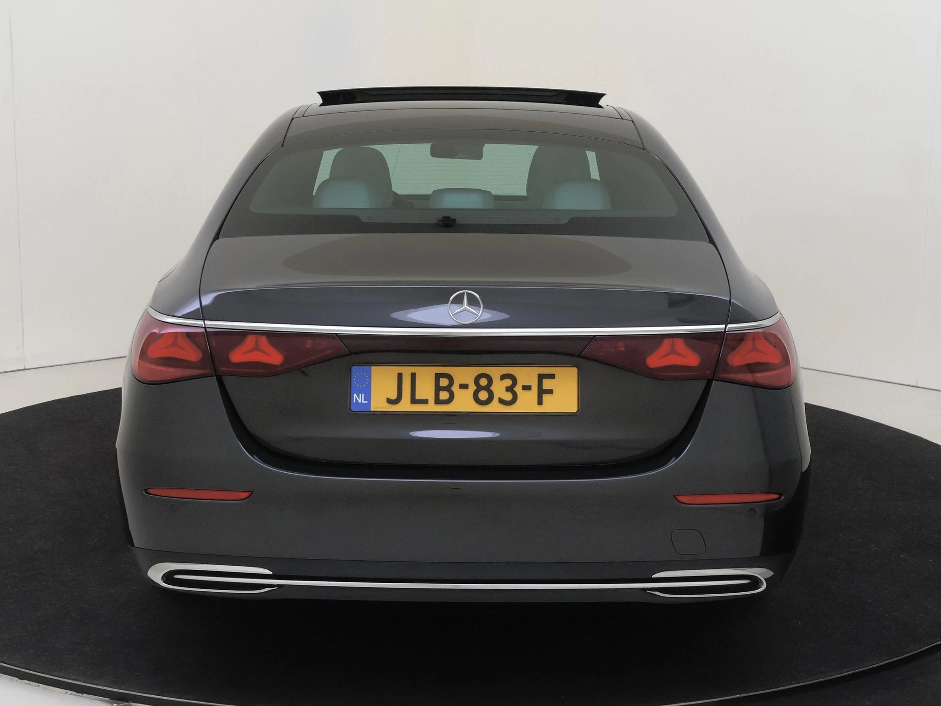 Mercedes-Benz-E-Klasse-image-6