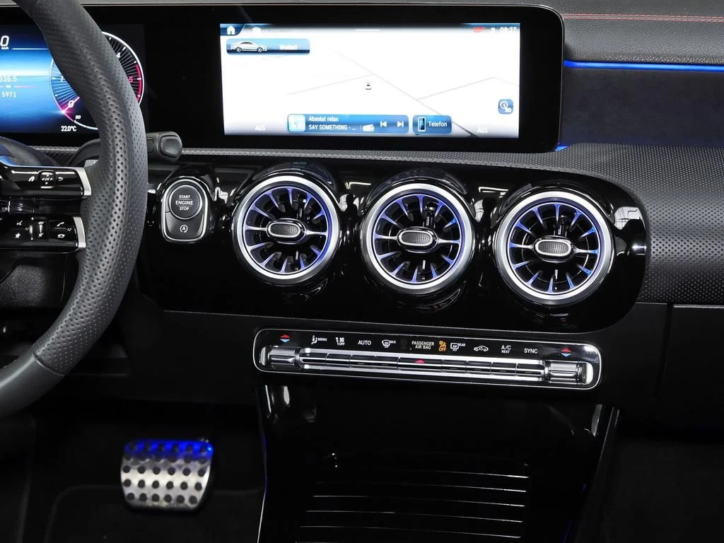Mercedes-Benz-CLA 200 d-image-11
