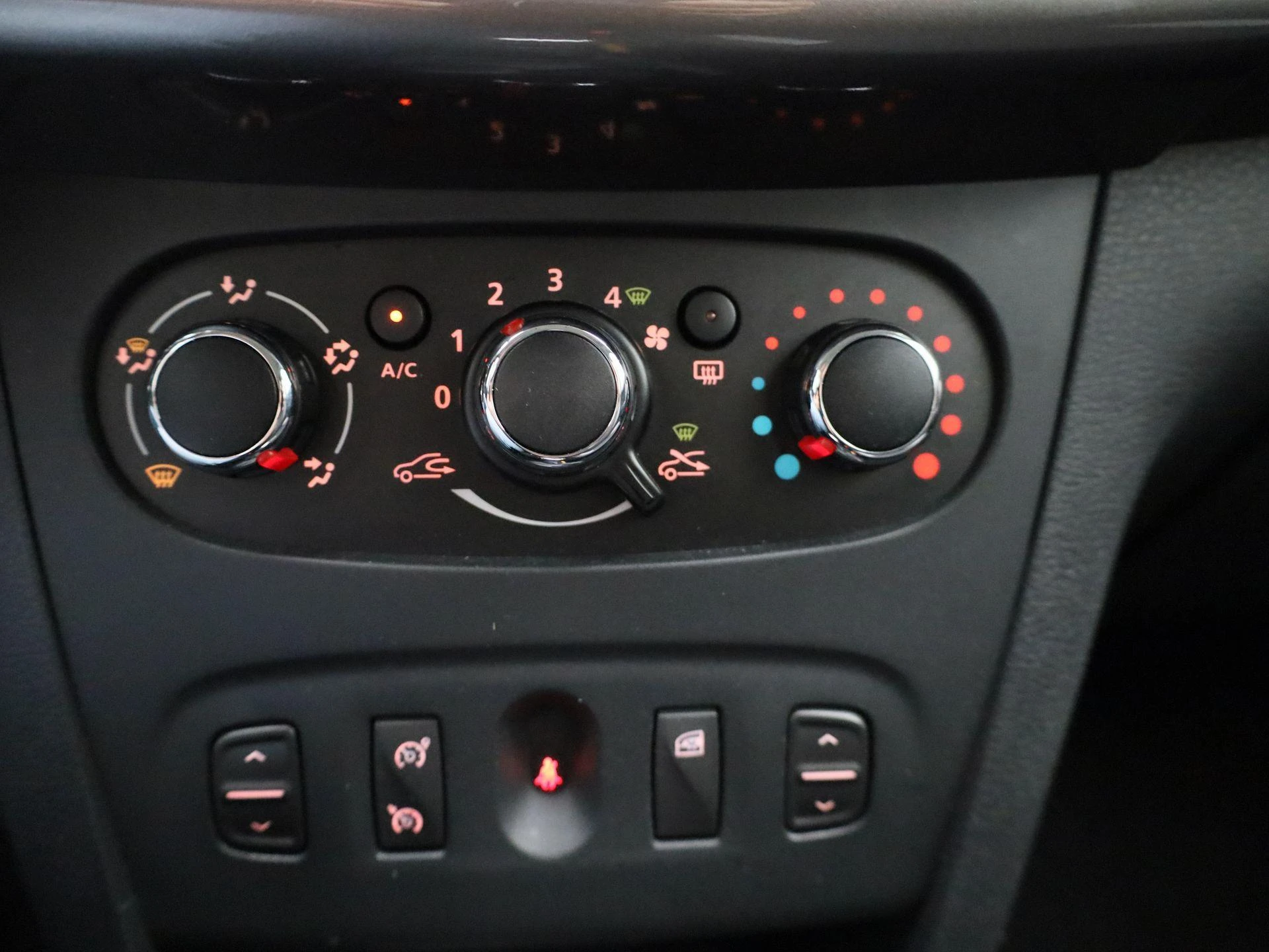Dacia-Sandero Stepway-image-16