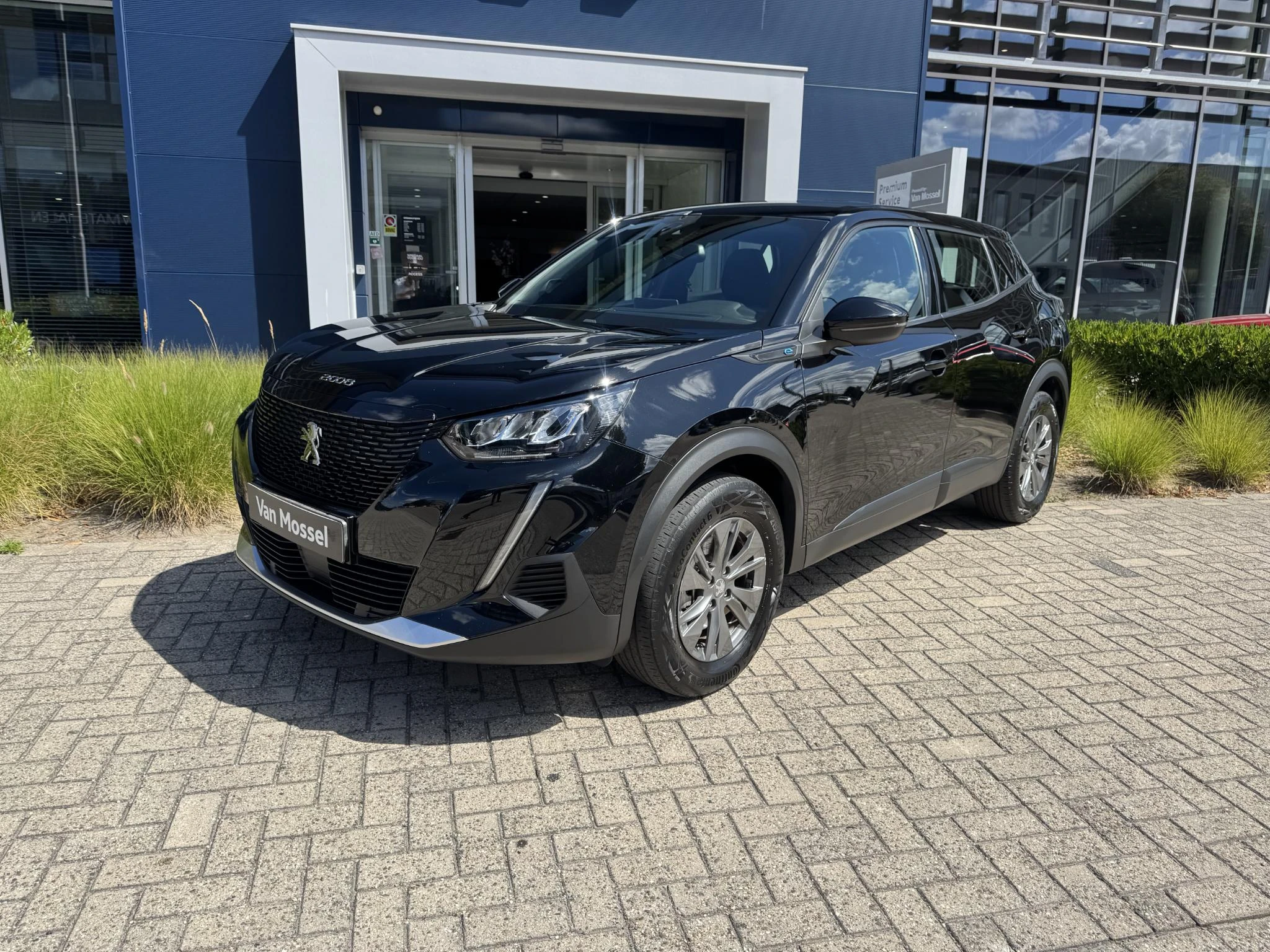 Peugeot-e-2008-image-2