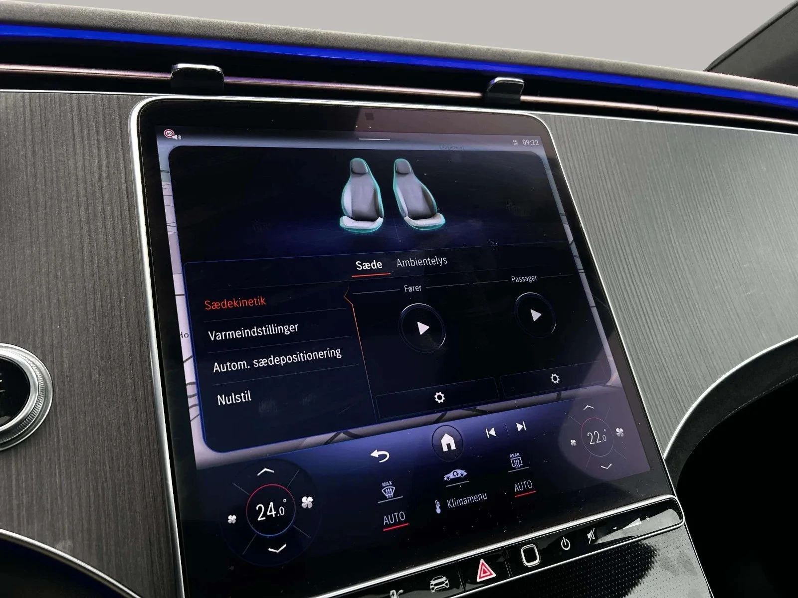 Mercedes-Benz-EQE-image-16