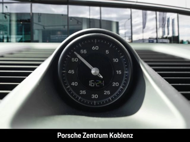 Porsche Macan 4 -