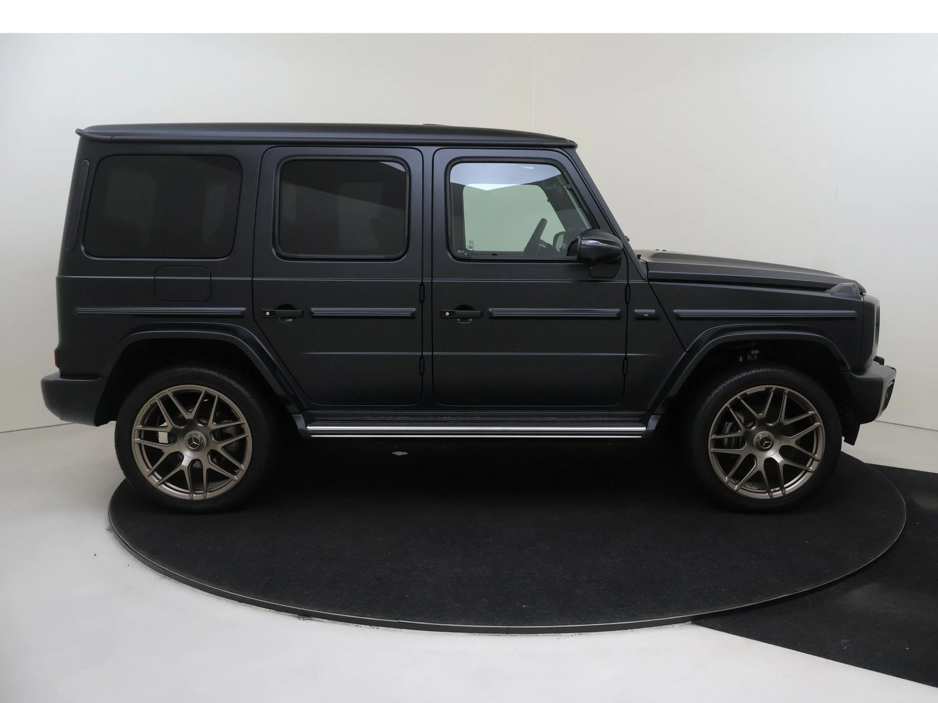 Mercedes-Benz-G-Klasse-image-8