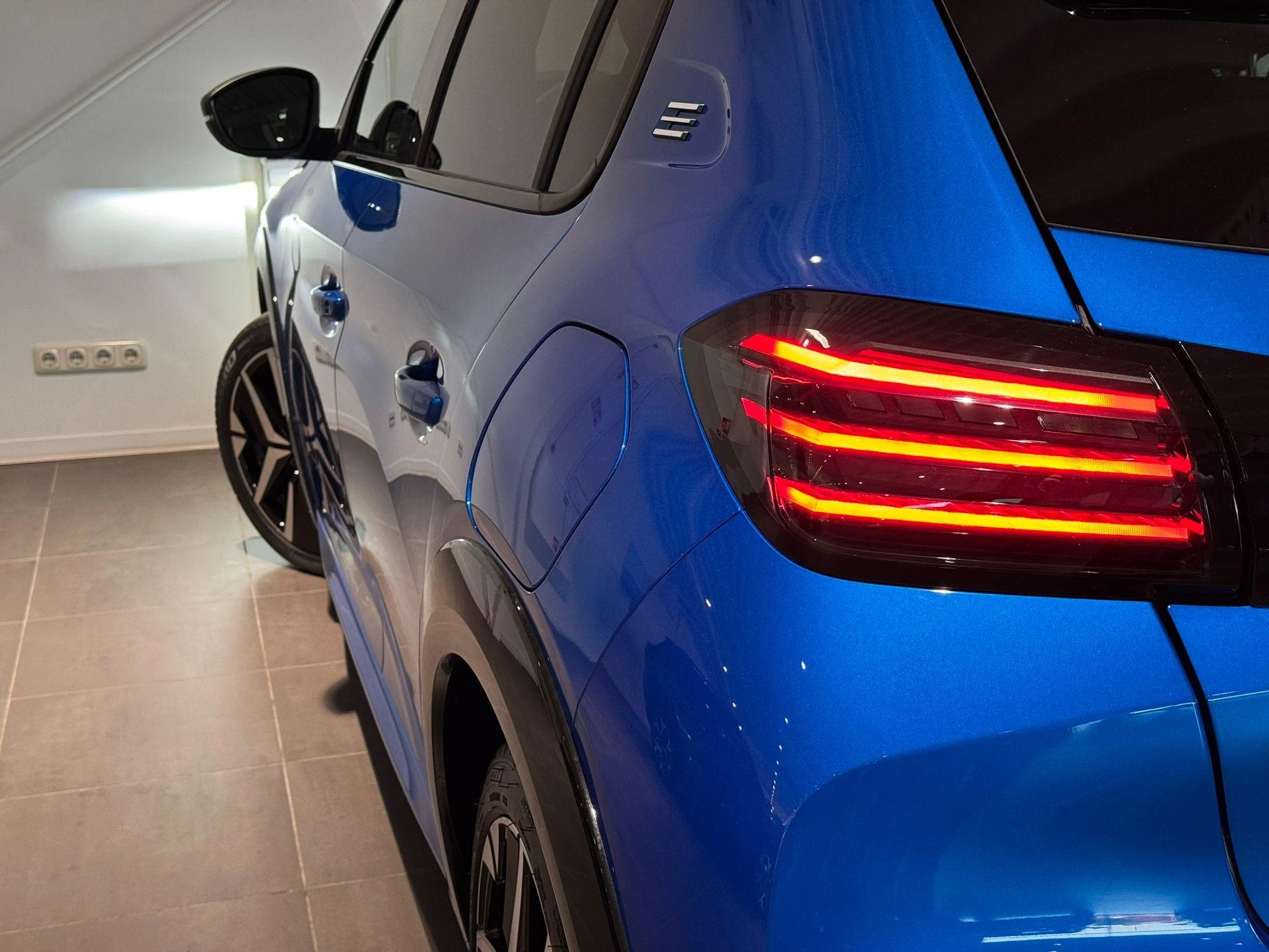 Peugeot-e-208-image-8