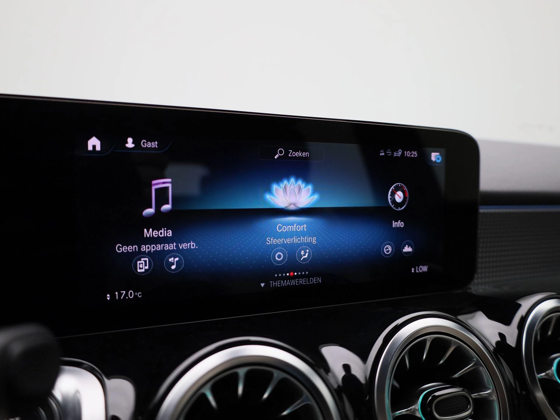 Mercedes-Benz GLB 200 LUXURY LINE + LEDER + PANO + 7-ZIT + CARPLAY +