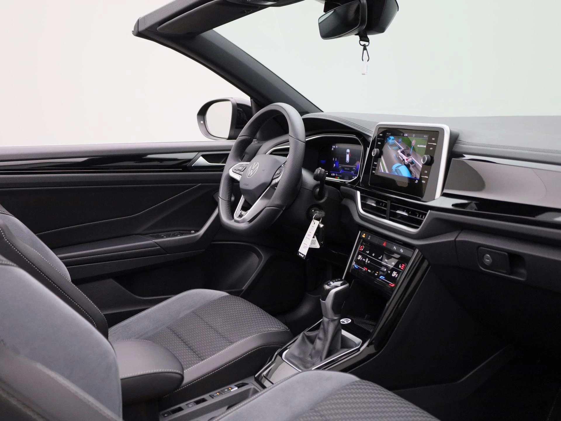 Volkswagen-T-Roc-image-37