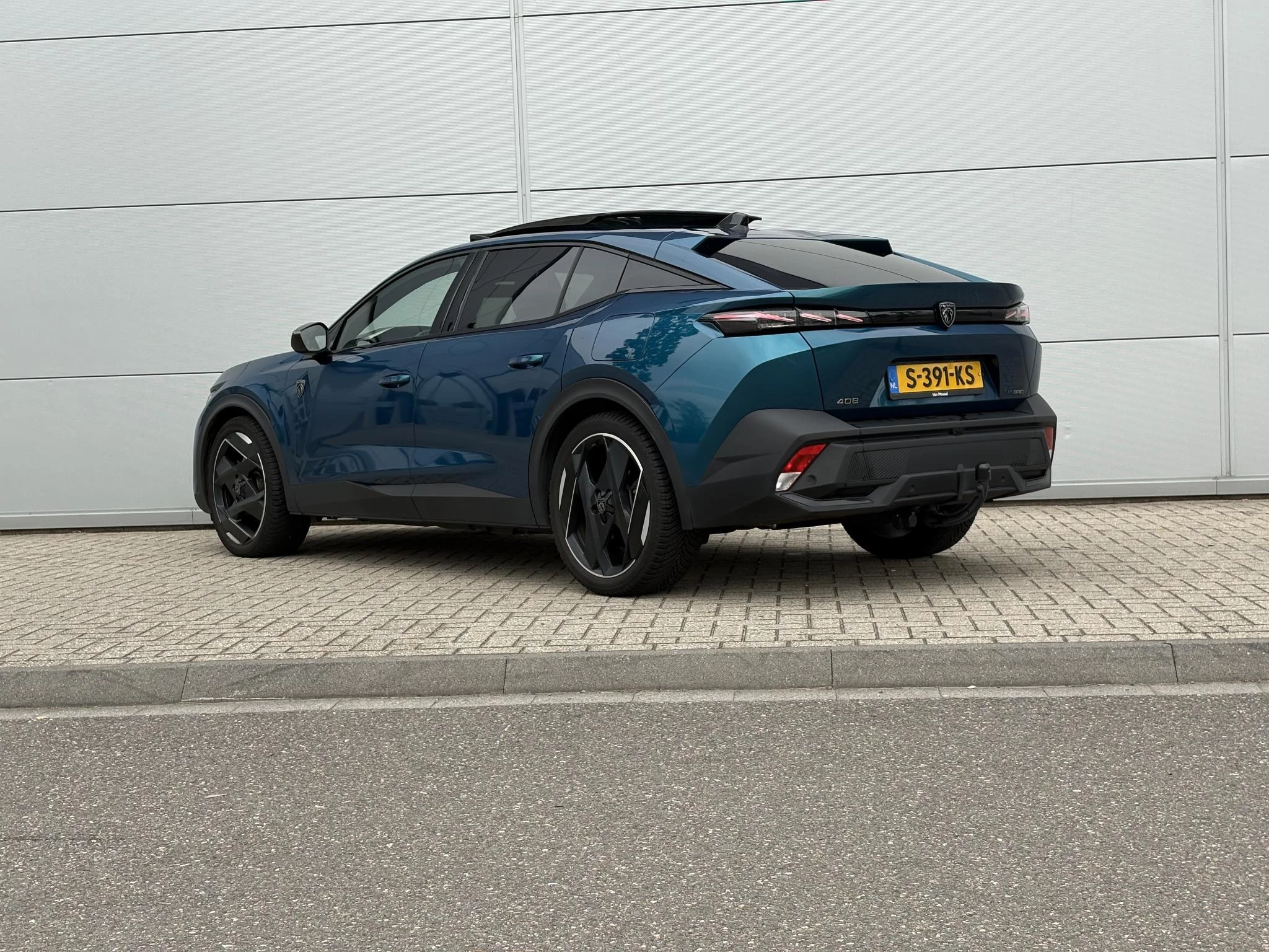 Peugeot 408 1.6 HYbrid GT 225 EAT8 First Edition