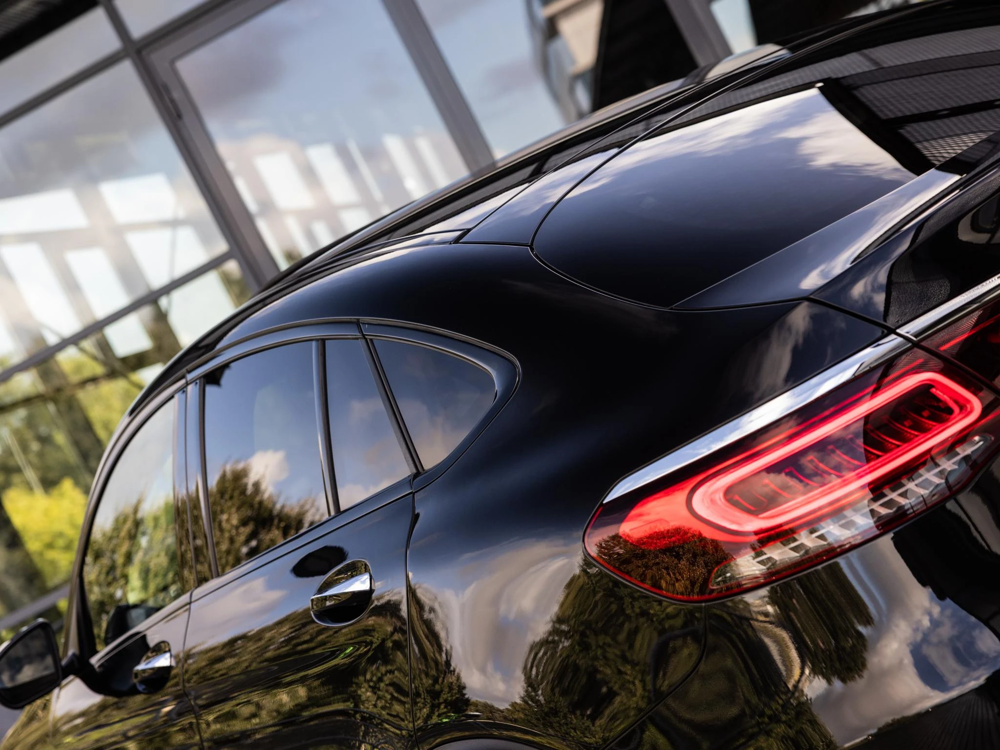 Mercedes-Benz-GLC-image-42