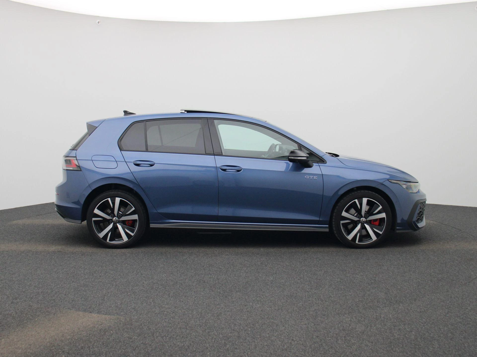 Volkswagen-Golf-image-5