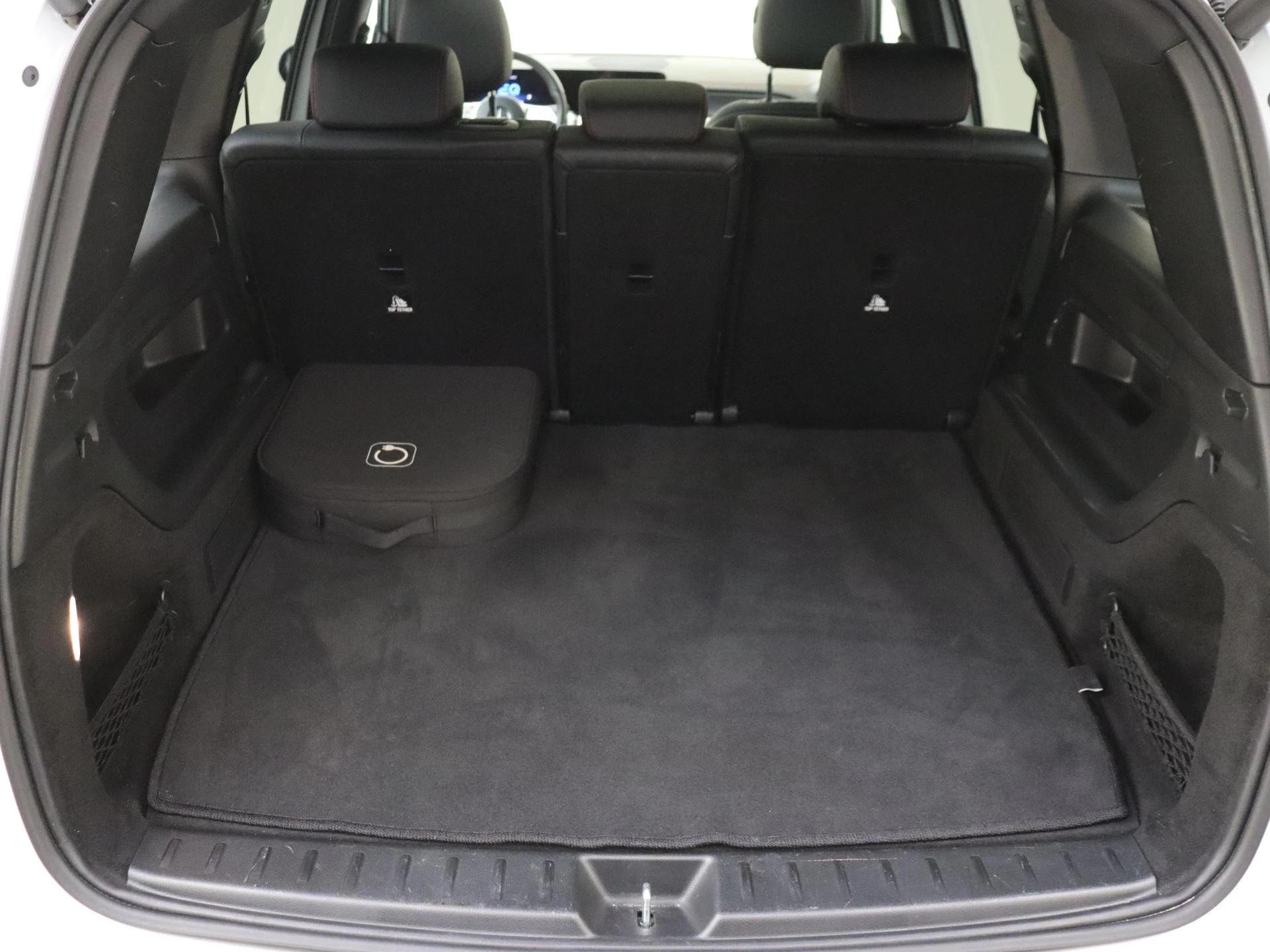 Mercedes-Benz-EQB-image-30