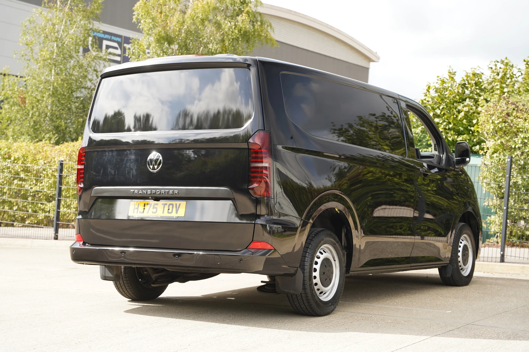 Volkswagen-Transporter-image-13