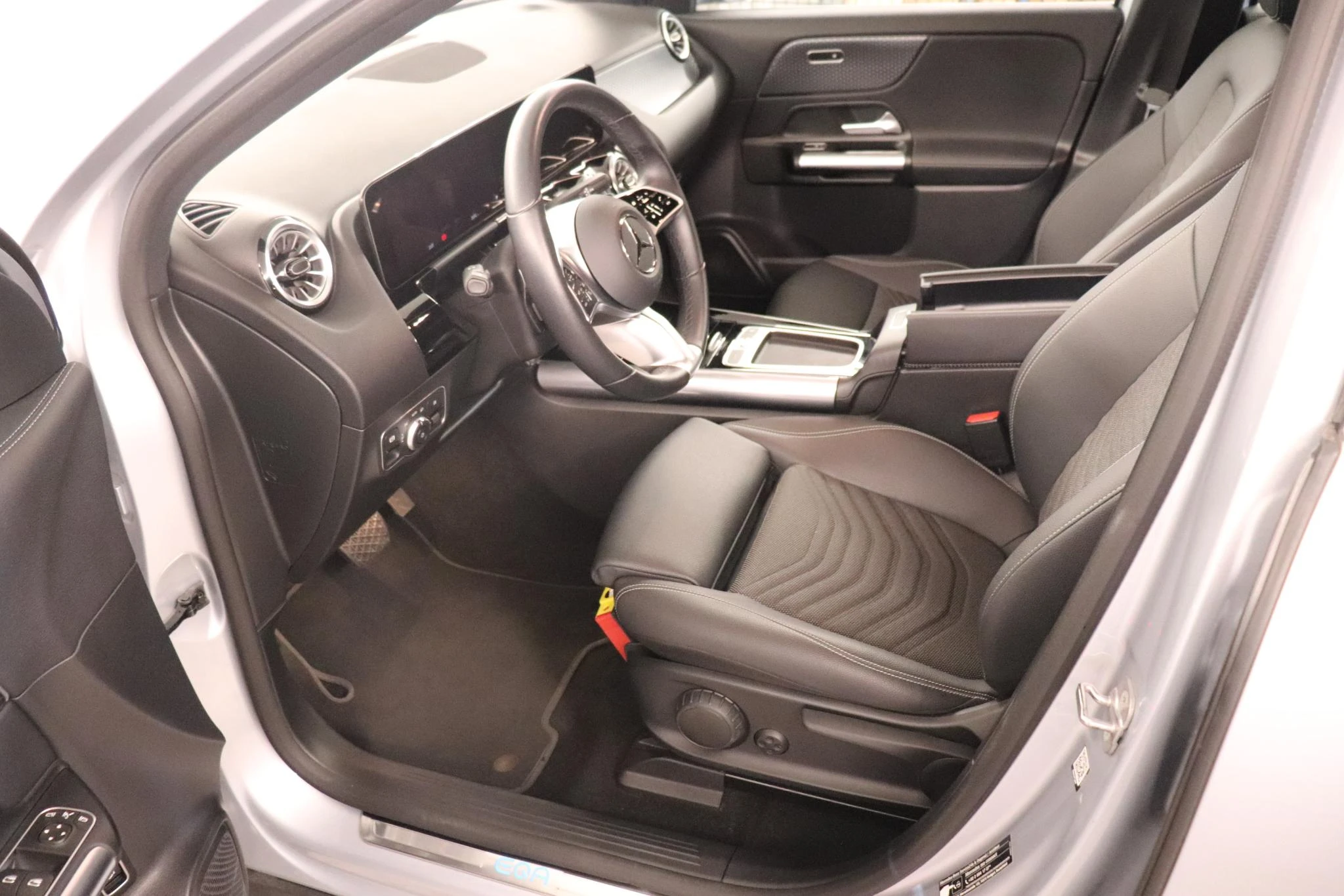 Mercedes-Benz-EQA-image-9