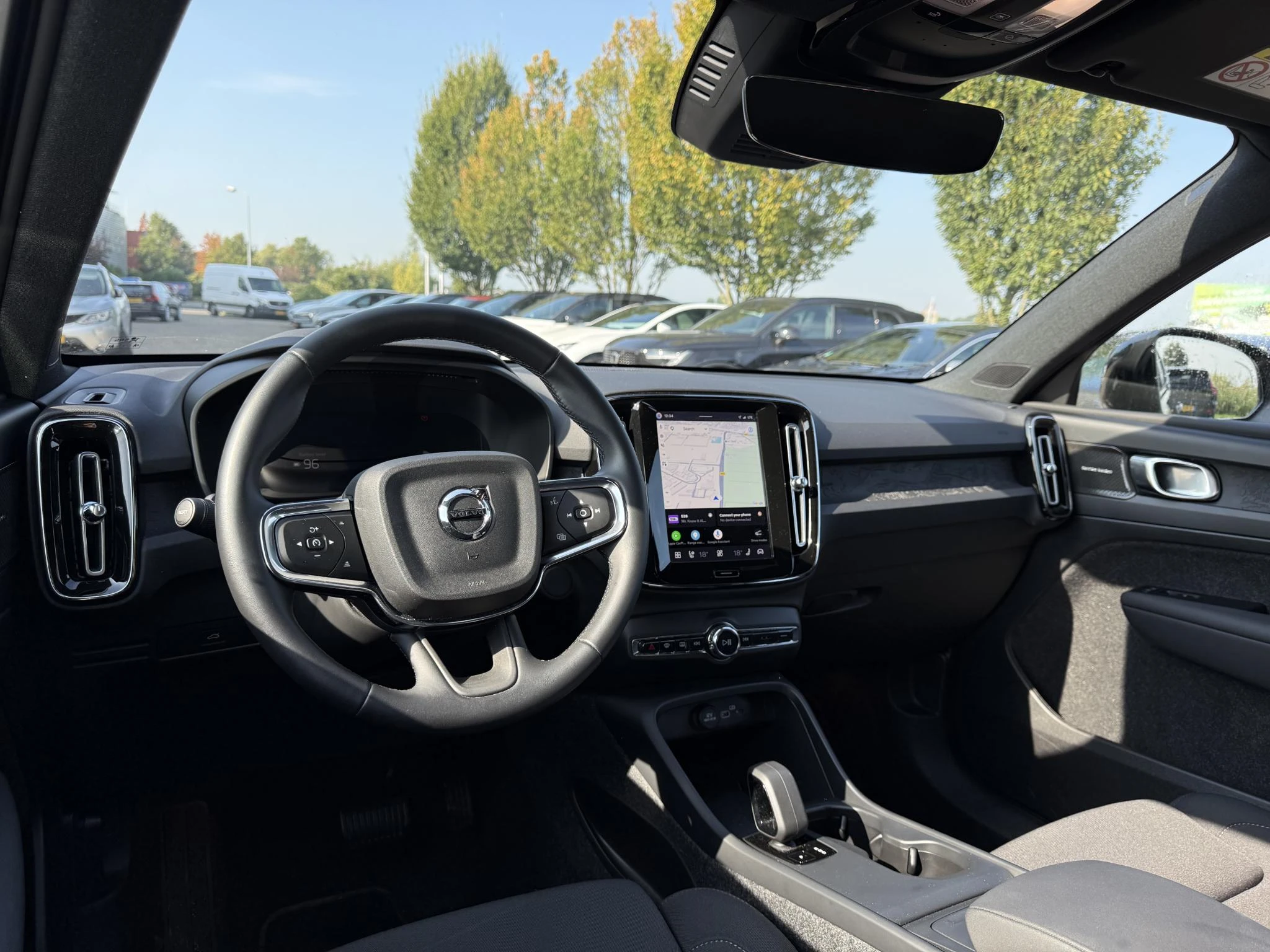 Volvo-EX40-image-1