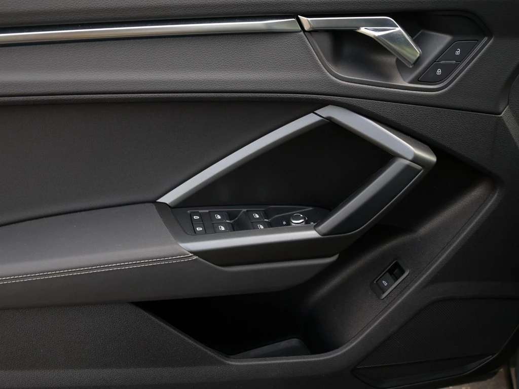 Audi Q3 40 TDI S line Navi Panorama AHK Kamera