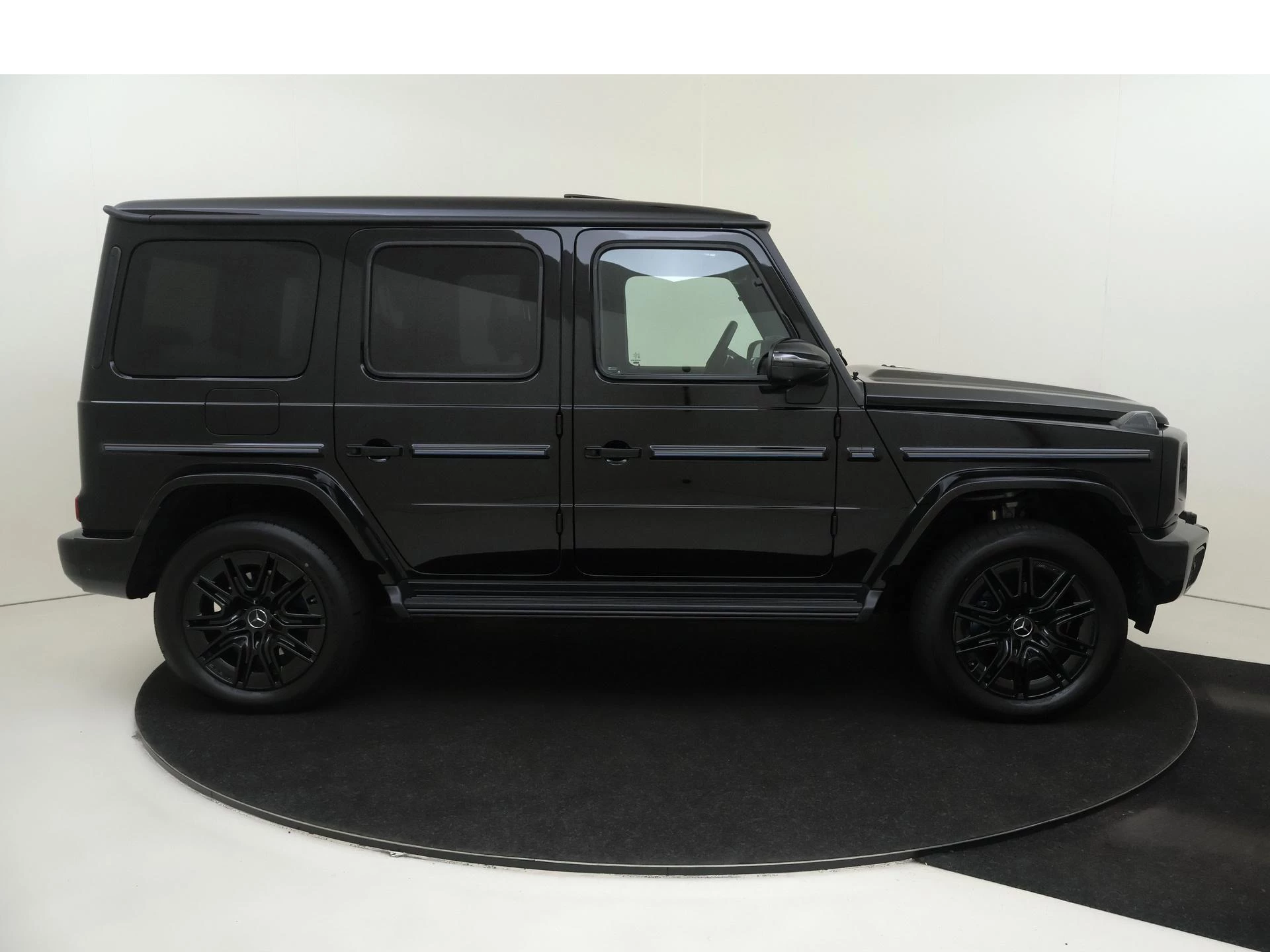 Mercedes-Benz-G-Klasse-image-8