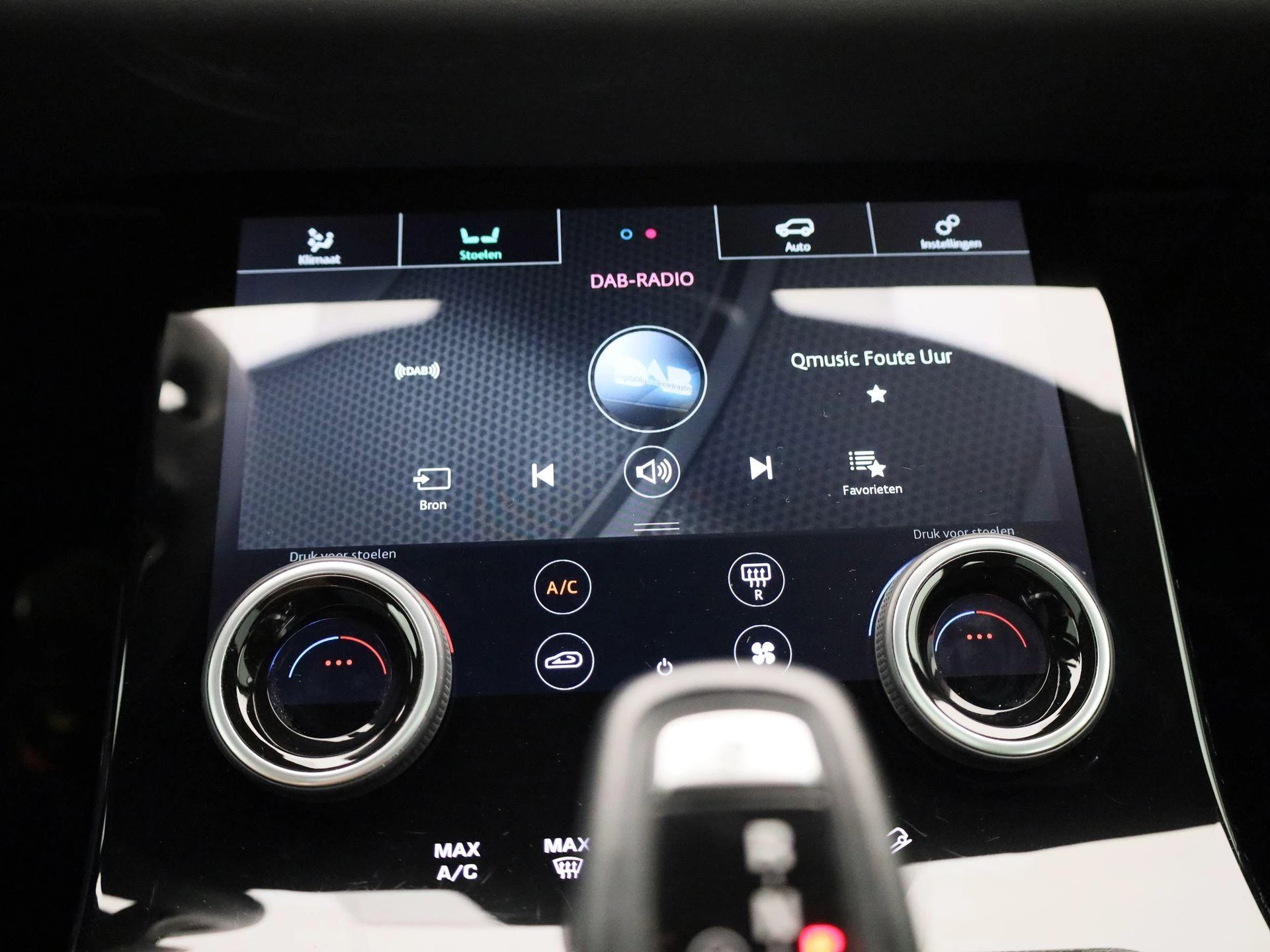 Land Rover-Range Rover Evoque-image-25