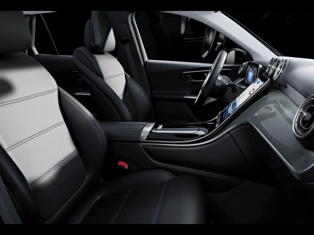 Mercedes-Benz-GLC 220 d-image-10