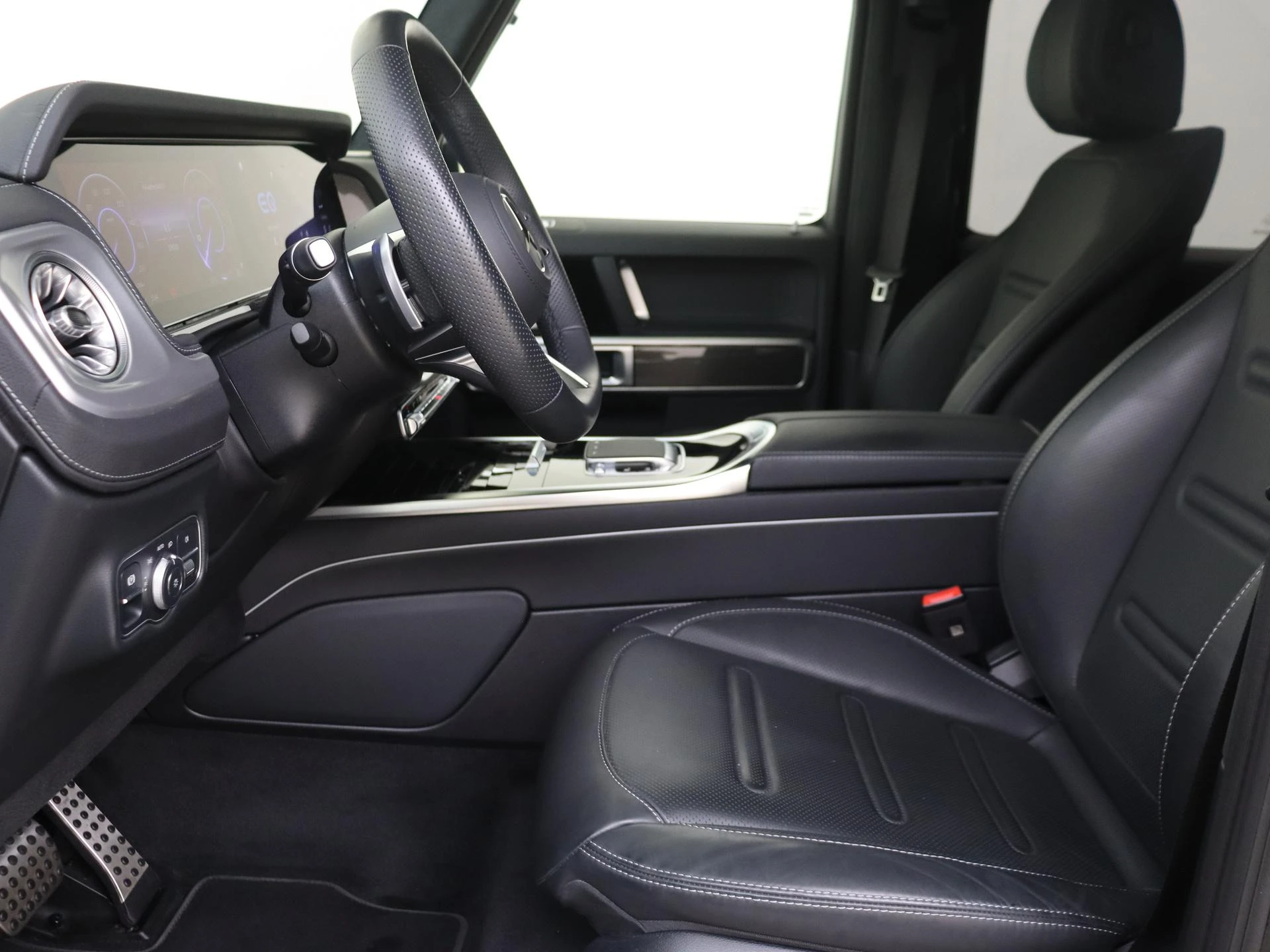 Mercedes-Benz-G-Klasse-image-14