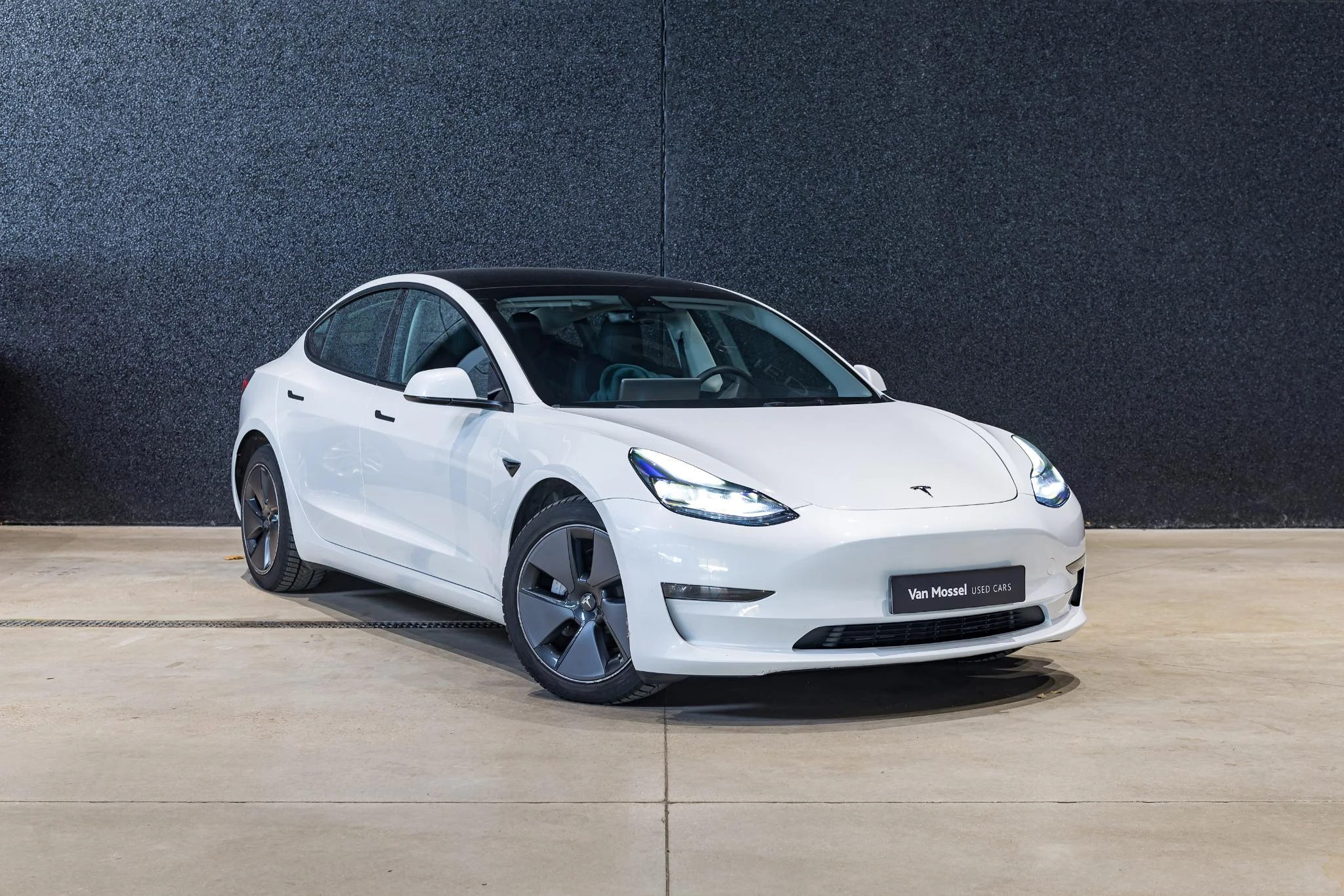 Tesla-Model 3-image-2