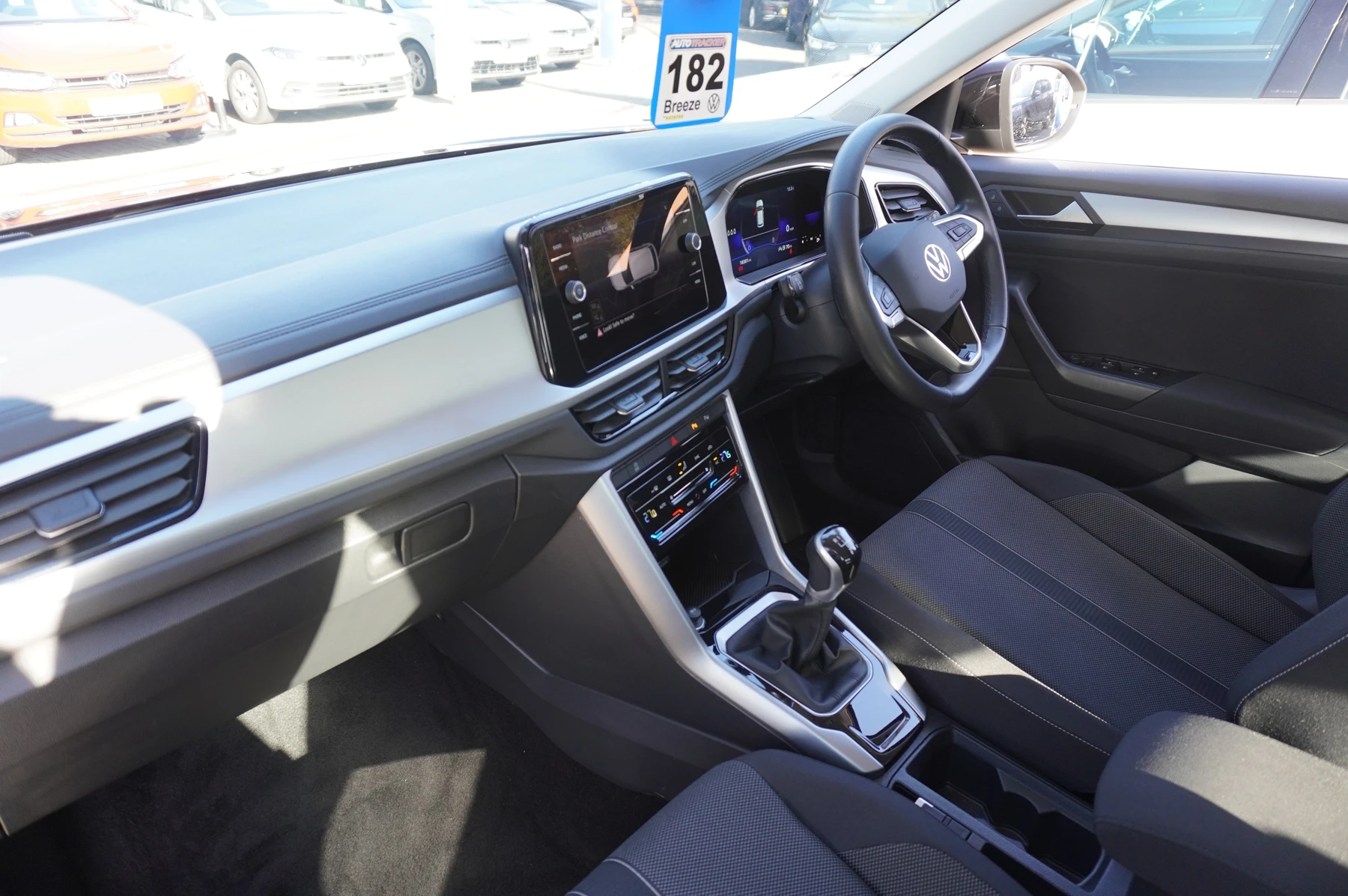 Volkswagen-T-Roc-image-1