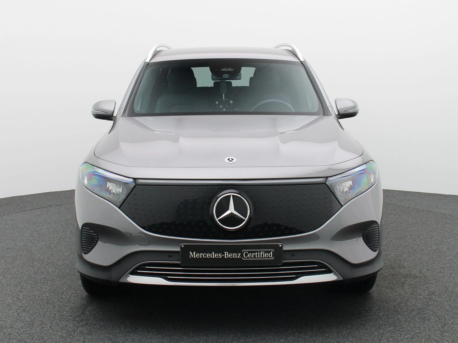 Mercedes-Benz-EQB-image-2