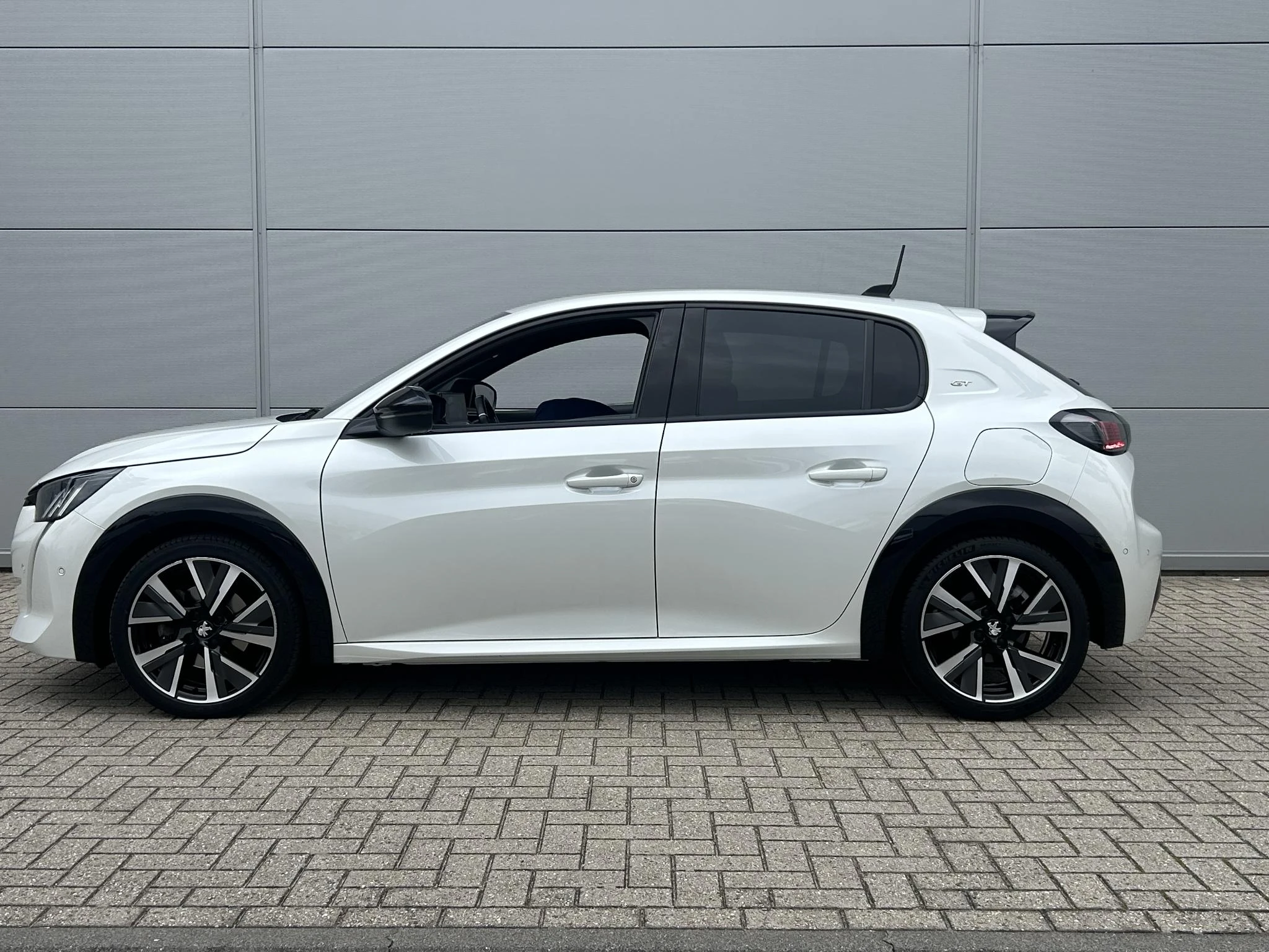 Peugeot-208-image-2