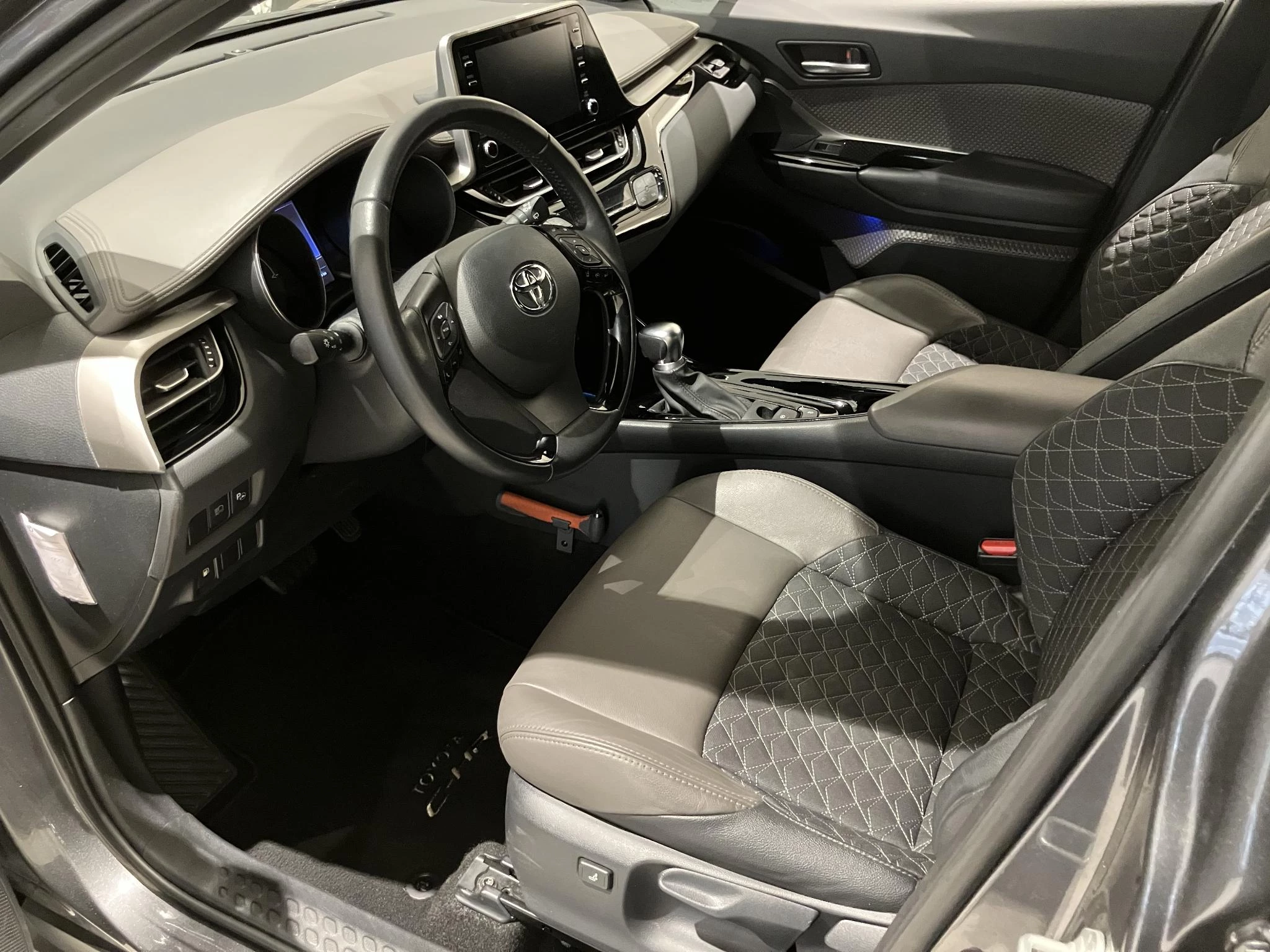 Toyota-C-HR-image-15