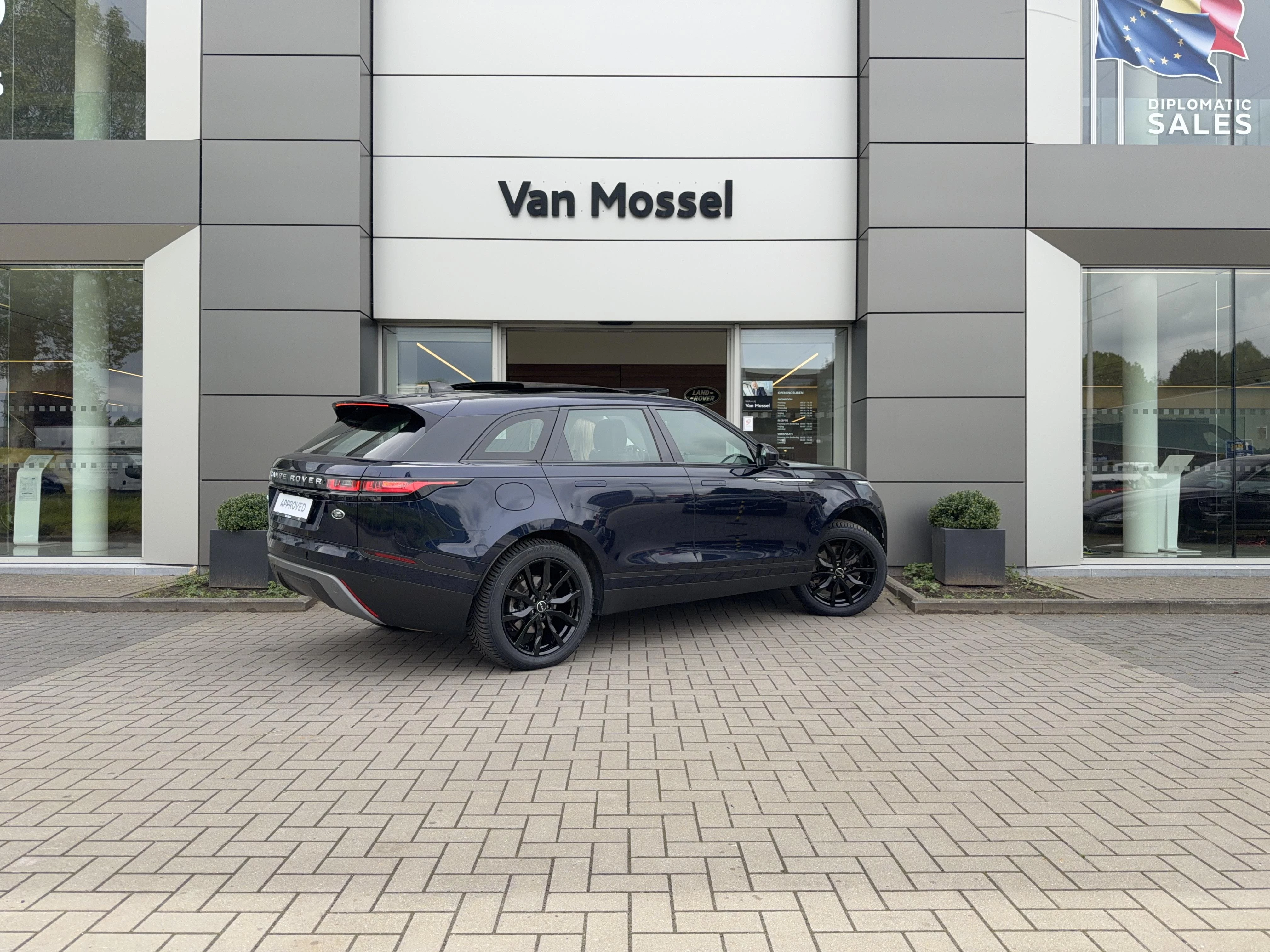 Land Rover-Range Rover Velar-image-5