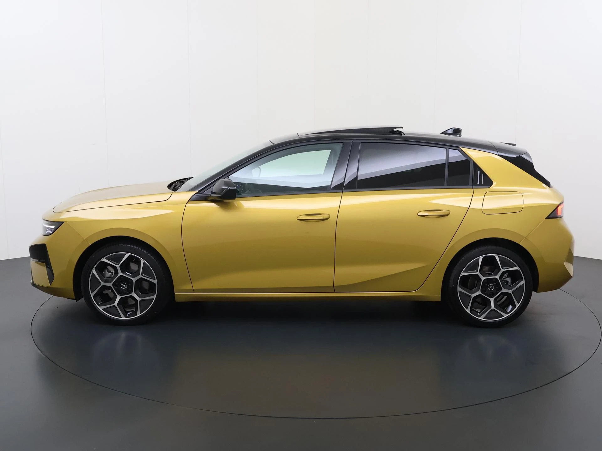 Opel-Astra-image-1
