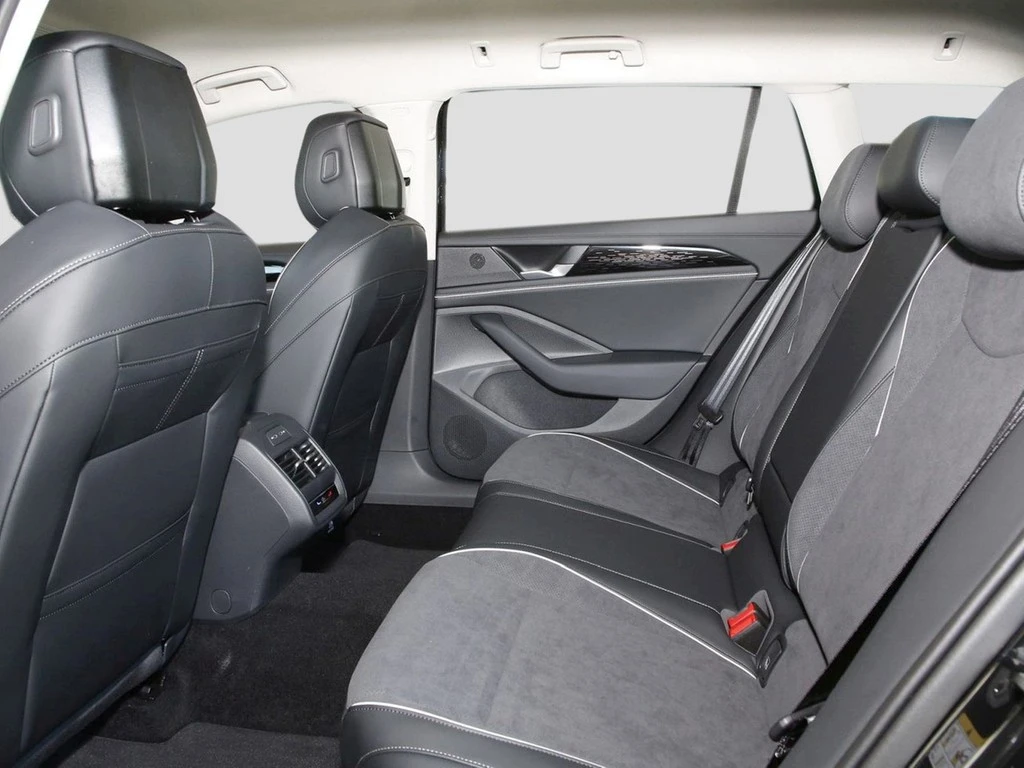 Volkswagen-Passat-image-9