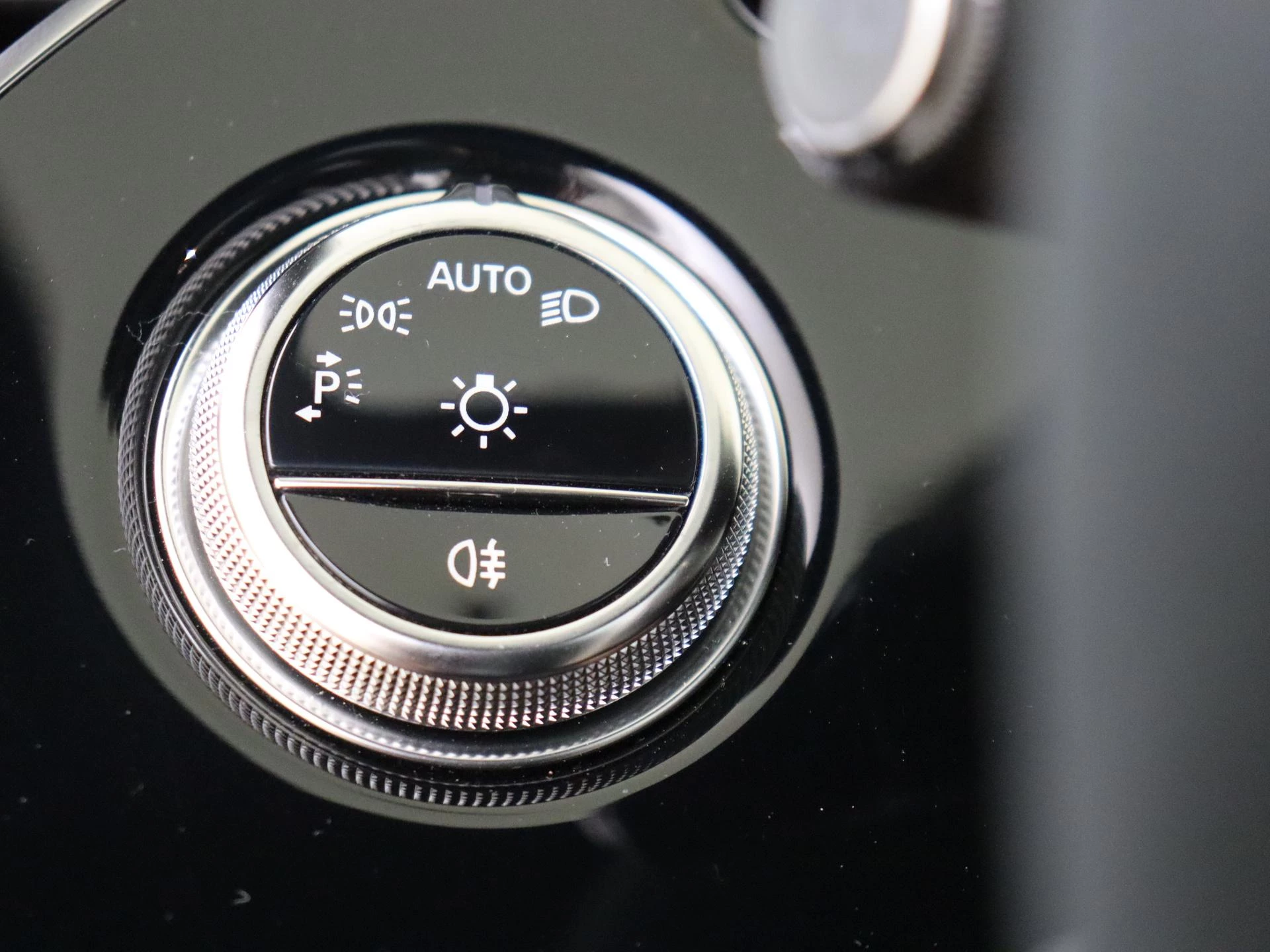 Mercedes-Benz-E-Klasse-image-34