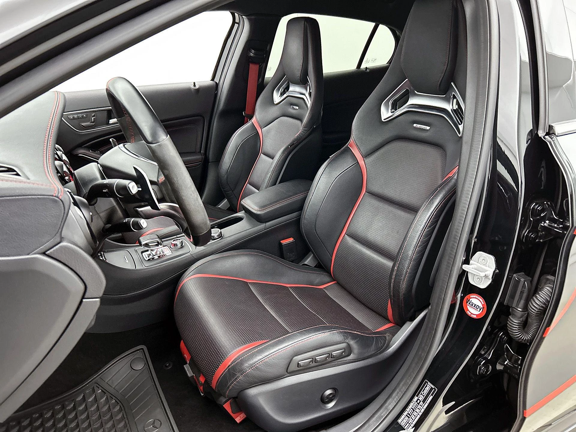 Mercedes-Benz-GLA-image-39