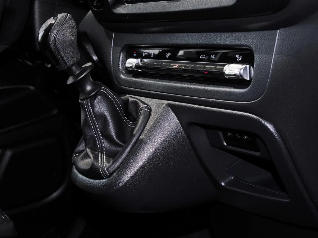 Mercedes-Benz-Vito 116-image-11